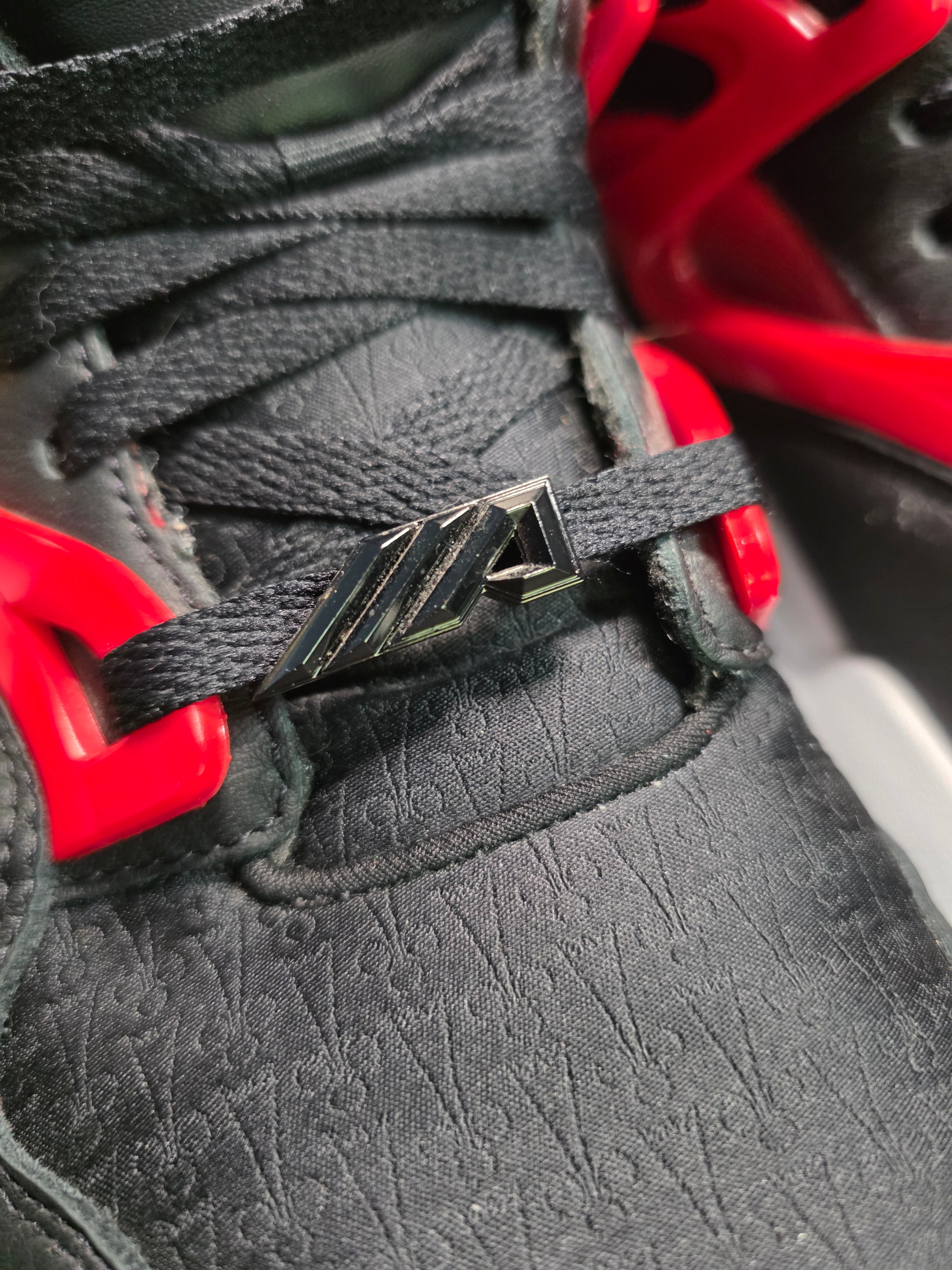 Reebok Pump Omni Zone II “Anuel AA” — Authentic — Black/Red — US 11