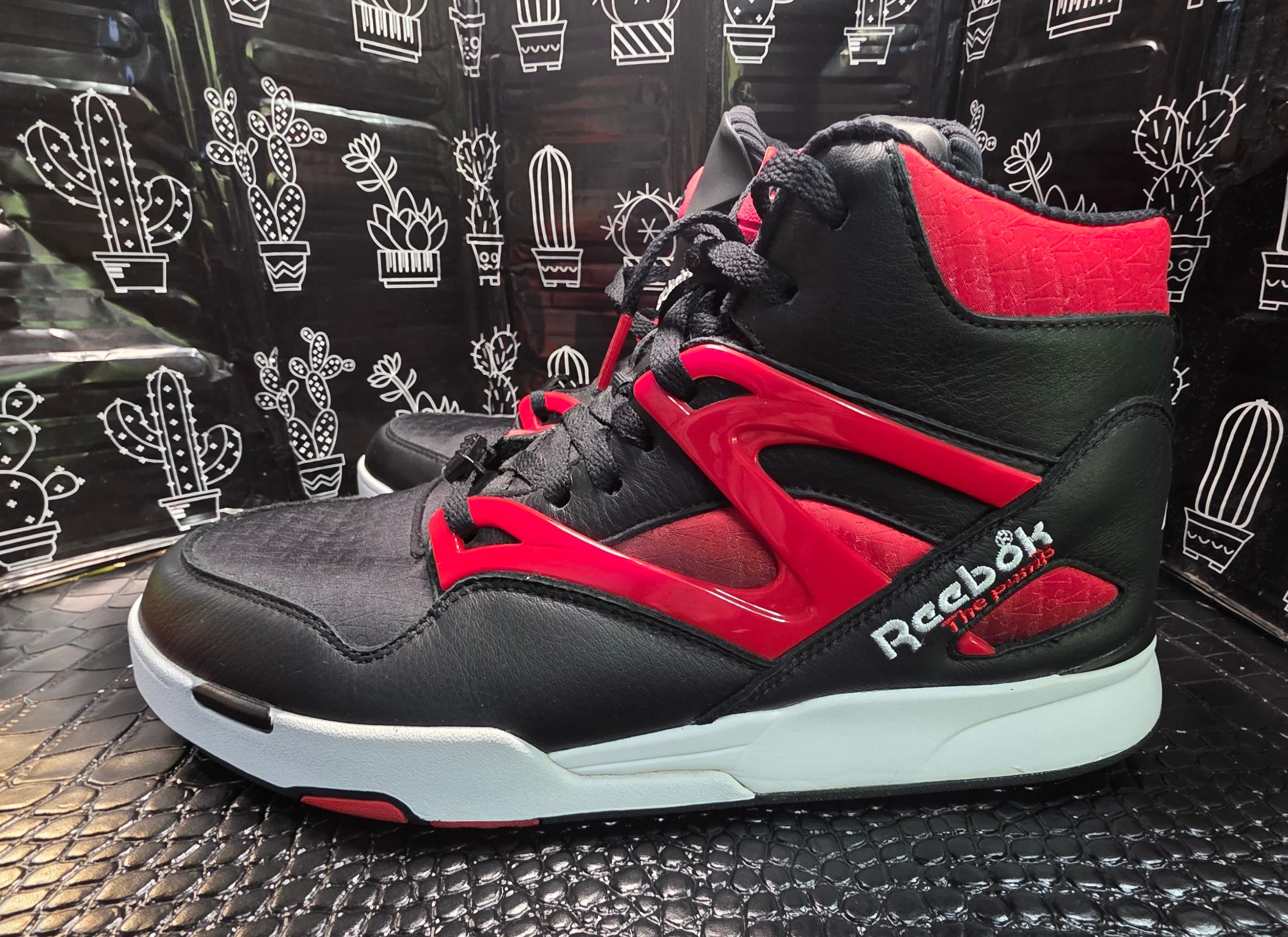 Reebok Pump Omni Zone II “Anuel AA” — Authentic — Black/Red — US 11