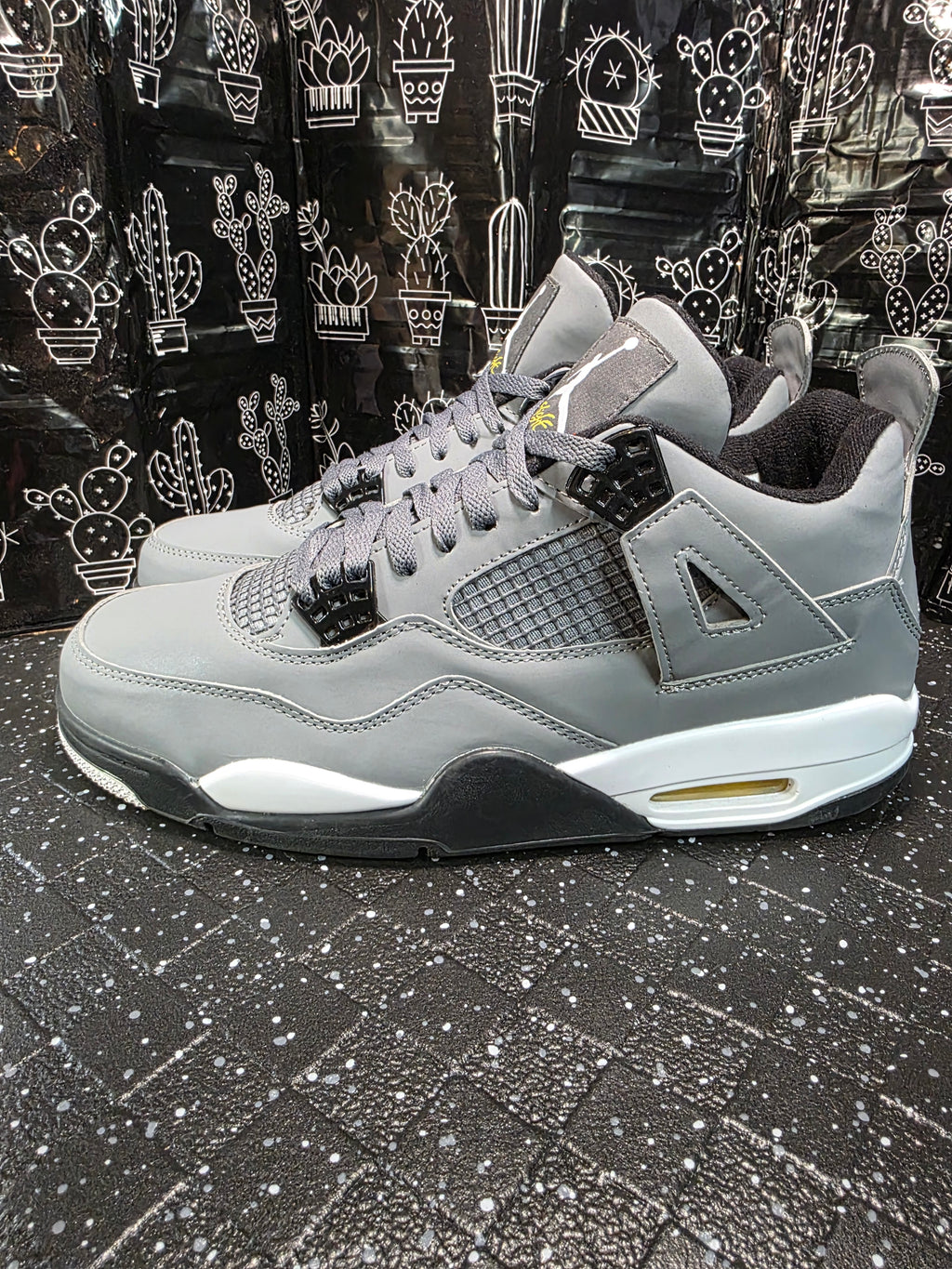 Jordan 4 “Cool Greys” — Design Inspired — US 11 - Like New