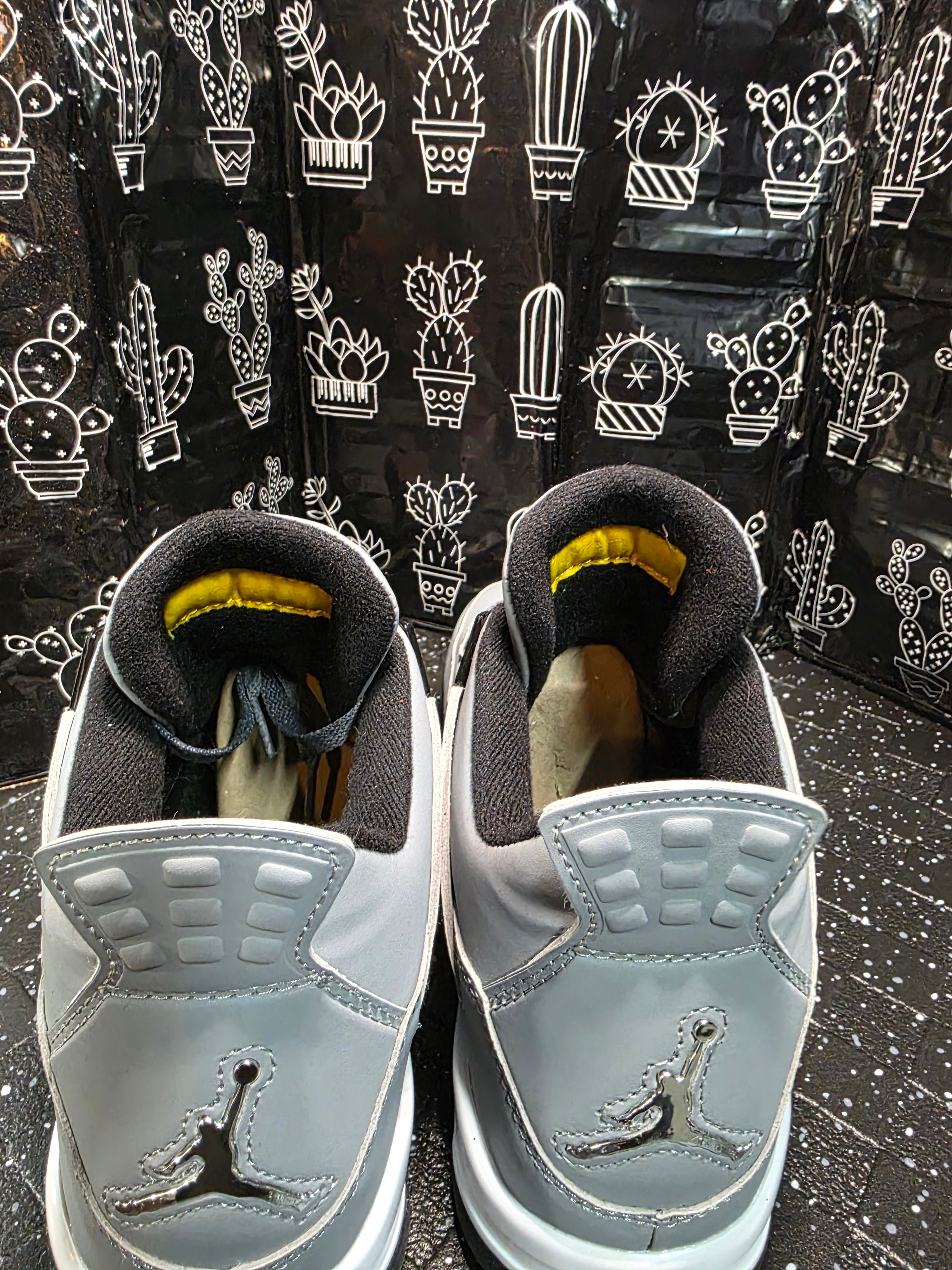 Jordan 4 “Cool Greys” — Design Inspired — US 11 - Like New