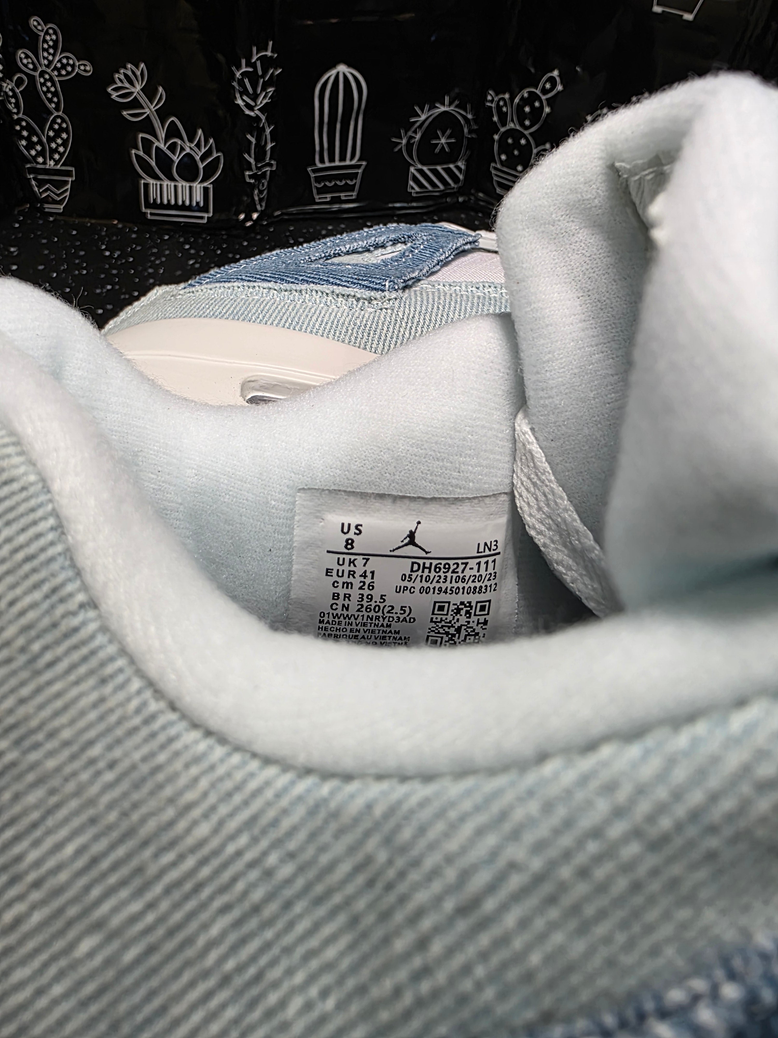 Jordan 4 “New Denims.” Inspired Design US 8 — New (Non original Box)