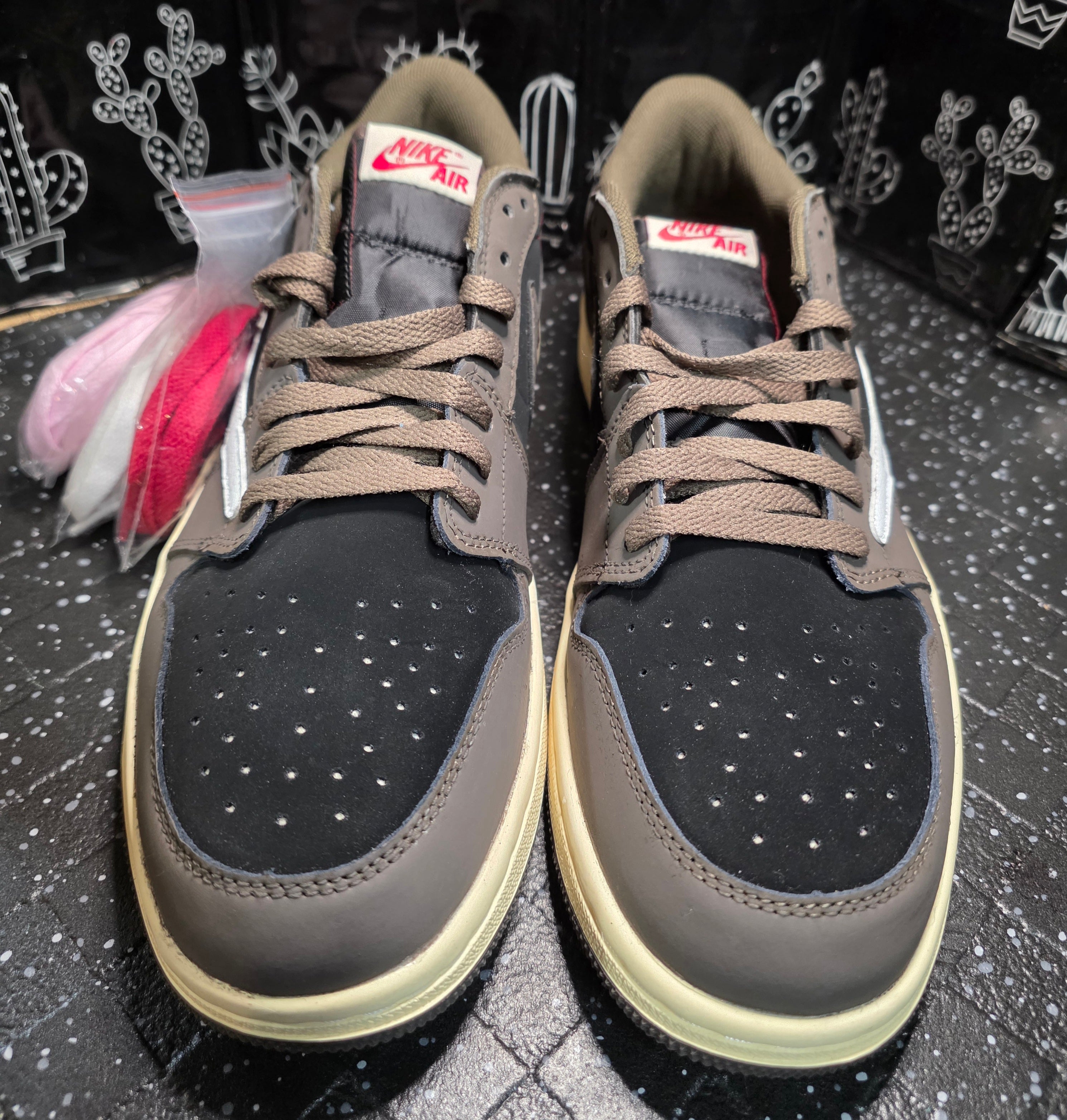 Jordan 1 Low “Travis Scott Mocha” — Design Inspired — US 11 New