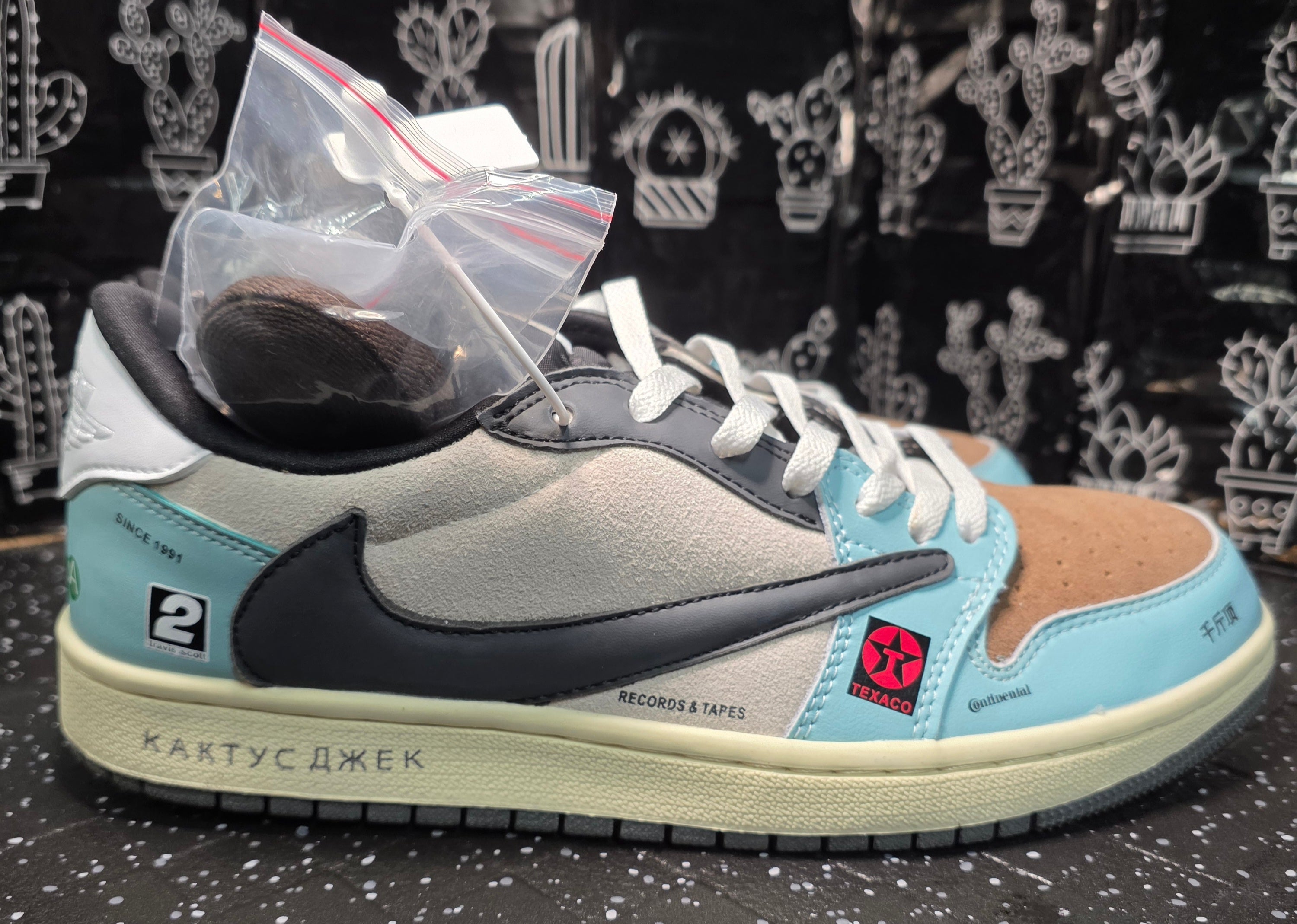 Jordan 1 Low “Travis Scott – Motorsport Mix” — Fantasy Colorway — US 11 — New