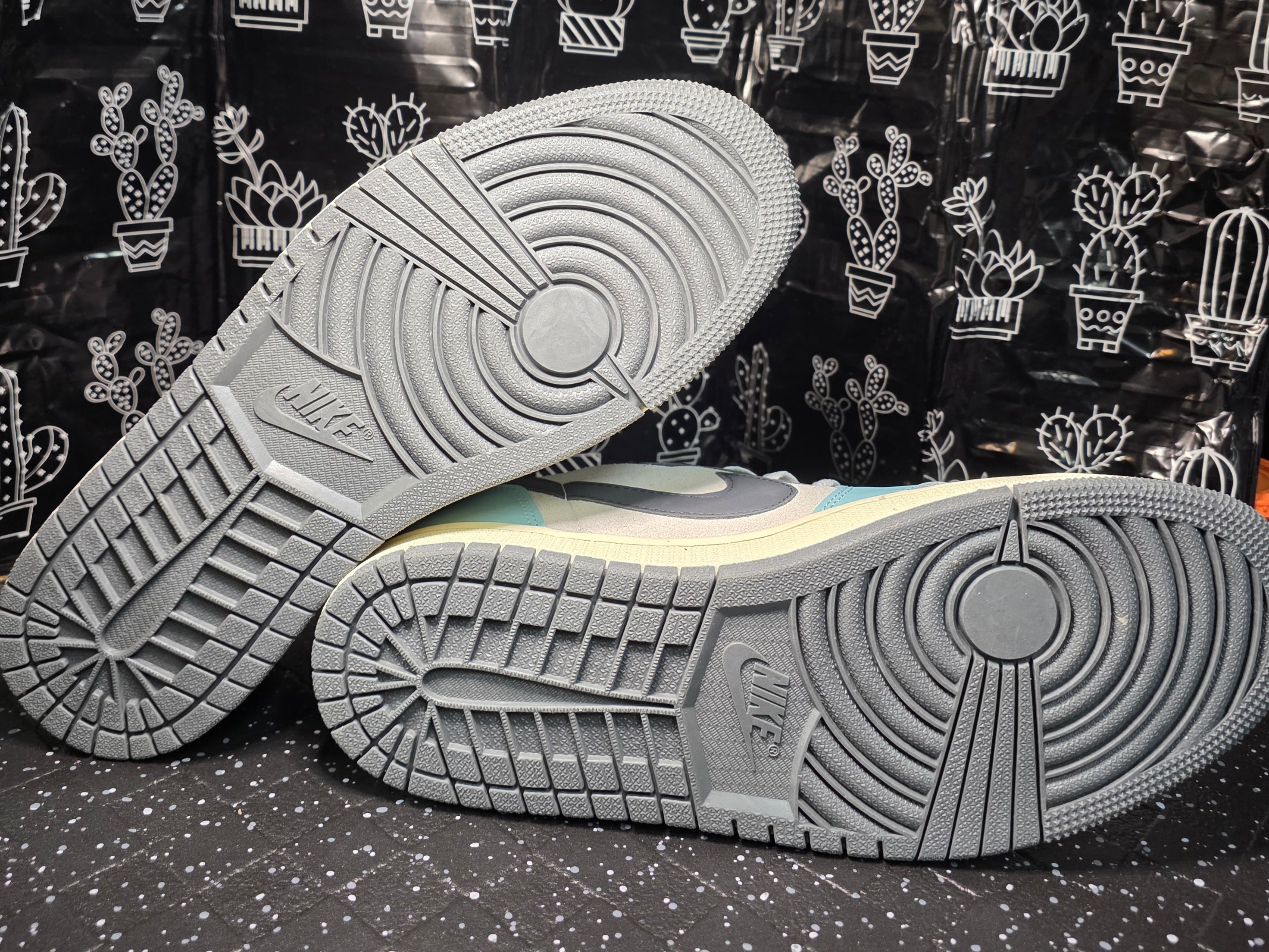 Jordan 1 Low “Travis Scott – Motorsport Mix” — Fantasy Colorway — US 11 — New