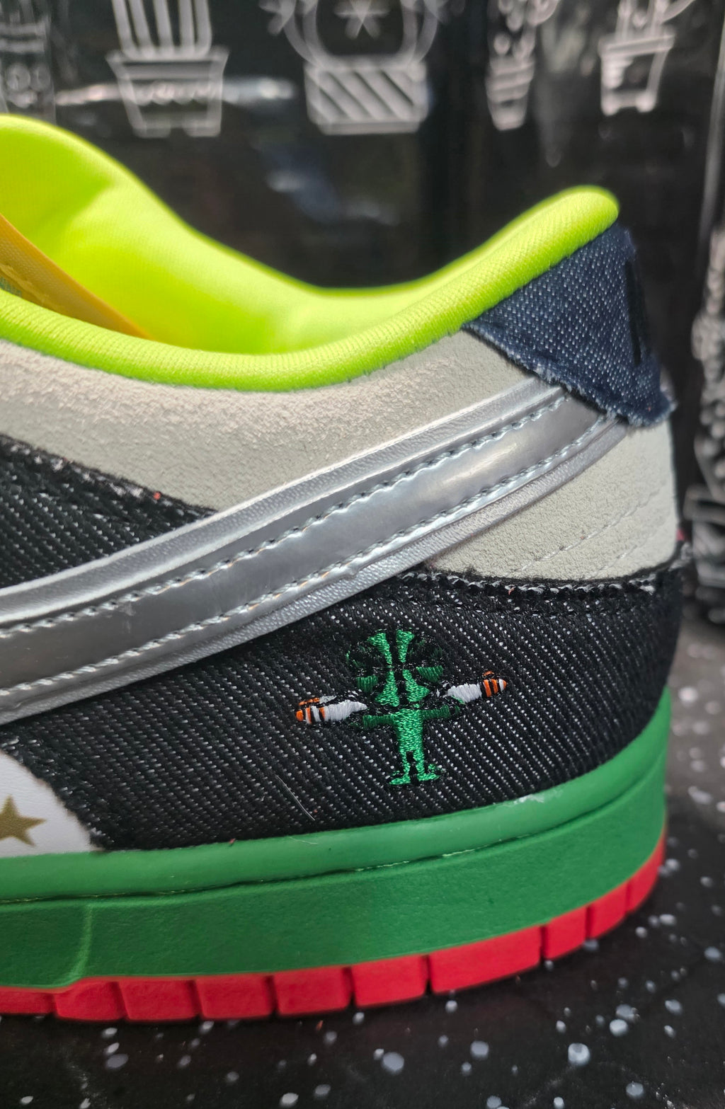 Nike SB Dunk Low “What The Dunk.” Design Inspired  US 11 — New (Non‑Original Box Included