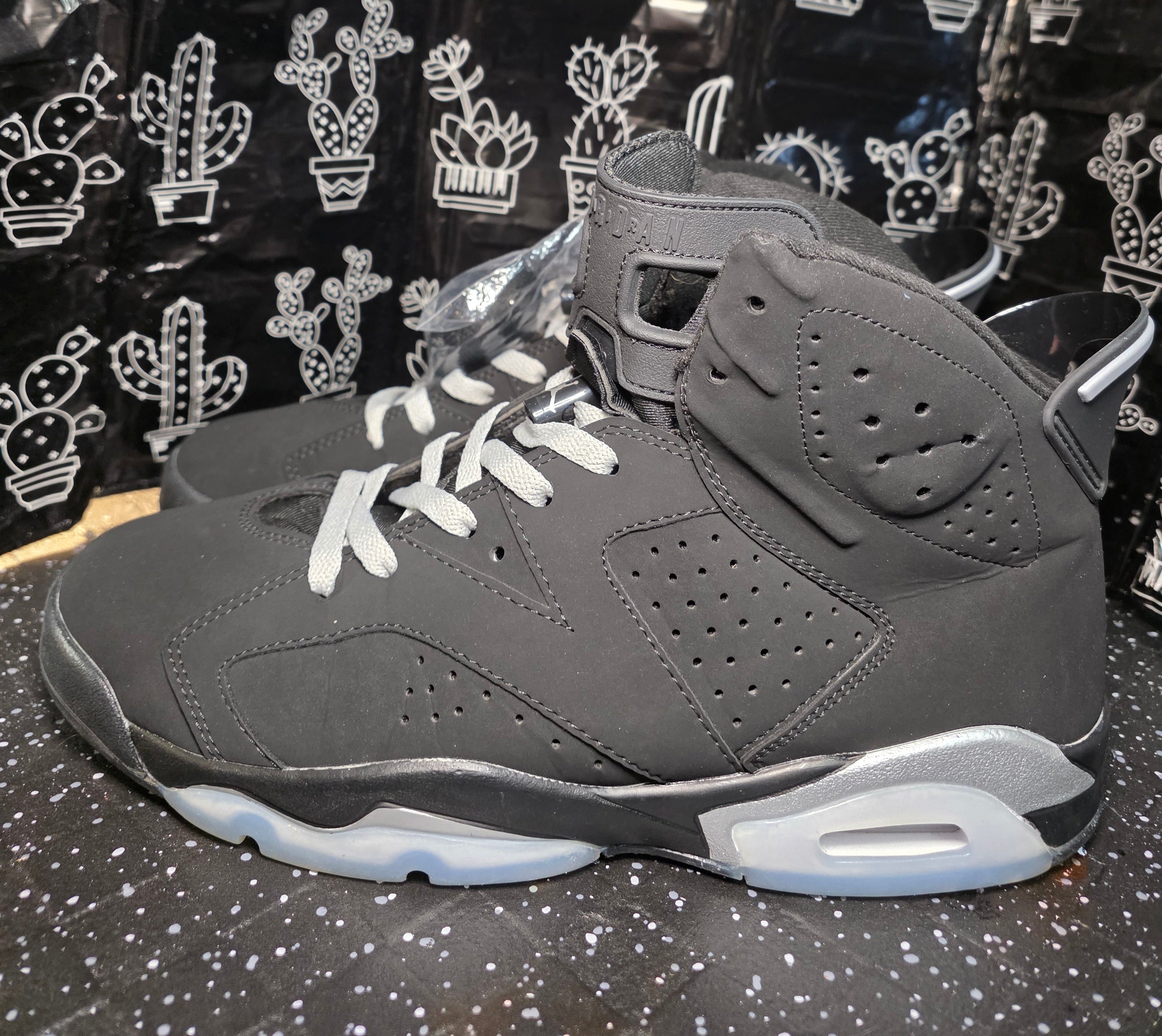 Jordan 6 “Chromes.” Inspired Design US 11 — New (Non‑Original Box Included)