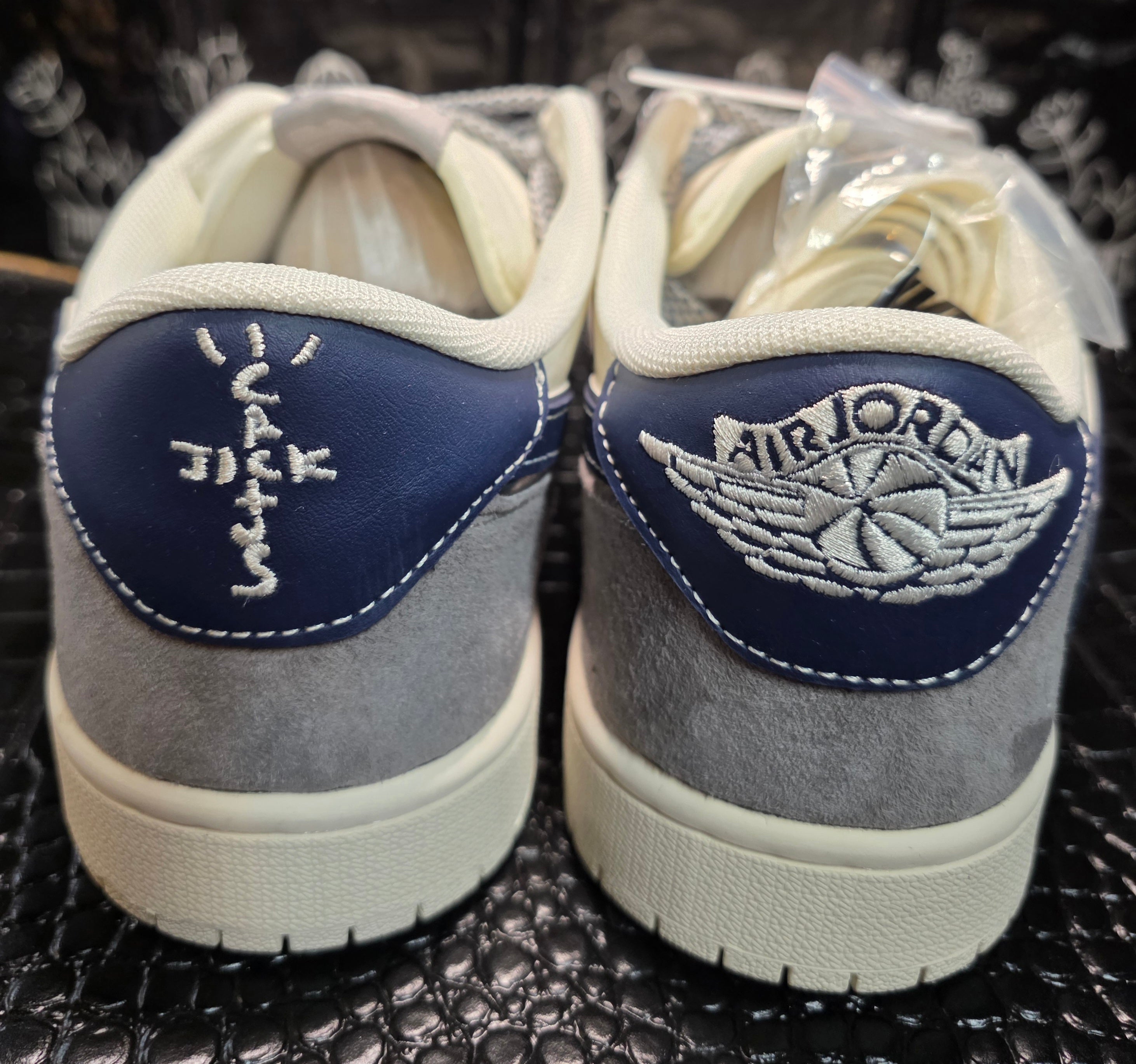 Jordan 1 low Cactus-Jack - Fragments "Fantasy Collaboration" (US 11)