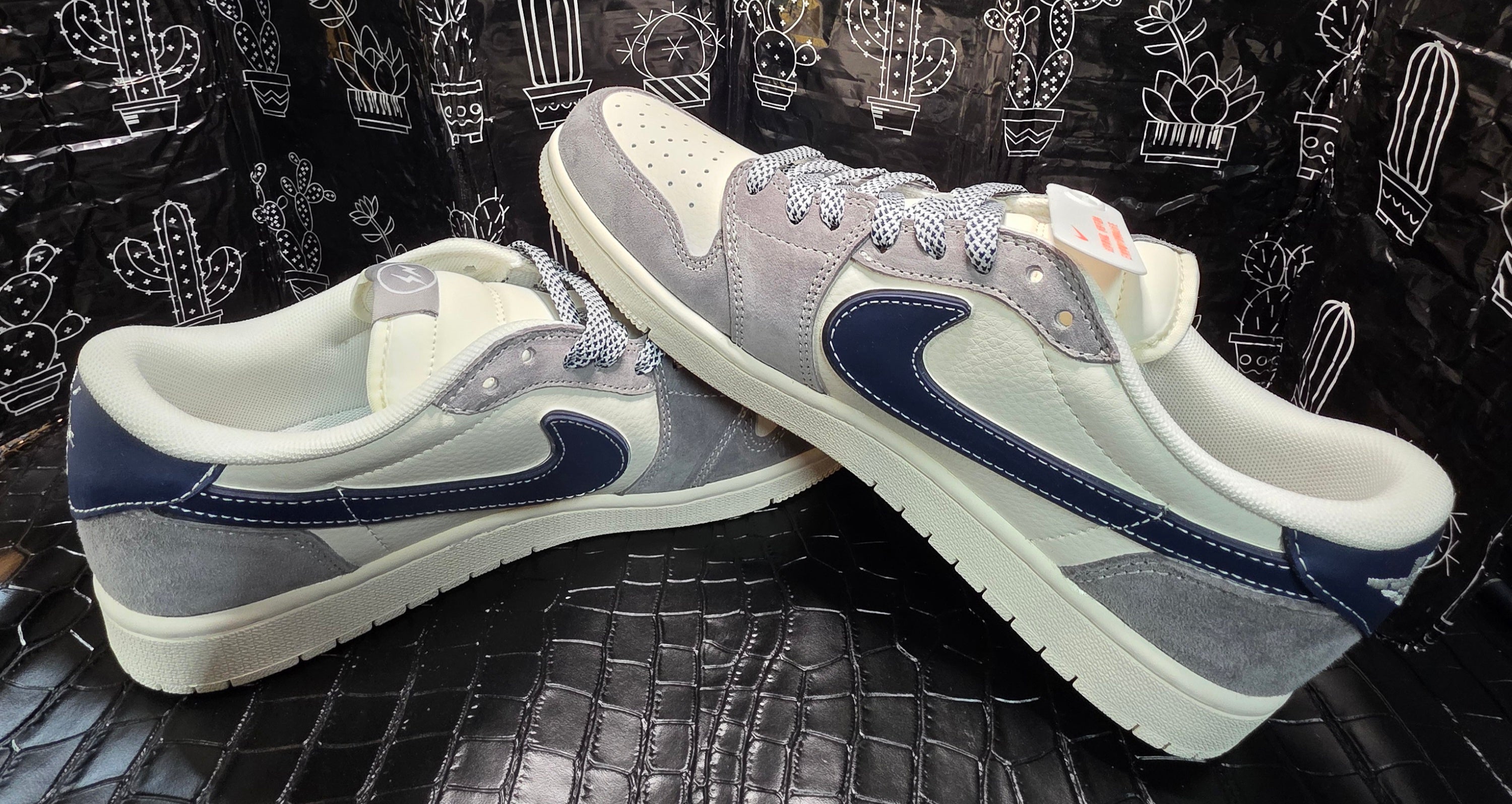 Jordan 1 low Cactus-Jack - Fragments "Fantasy Collaboration" (US 11)