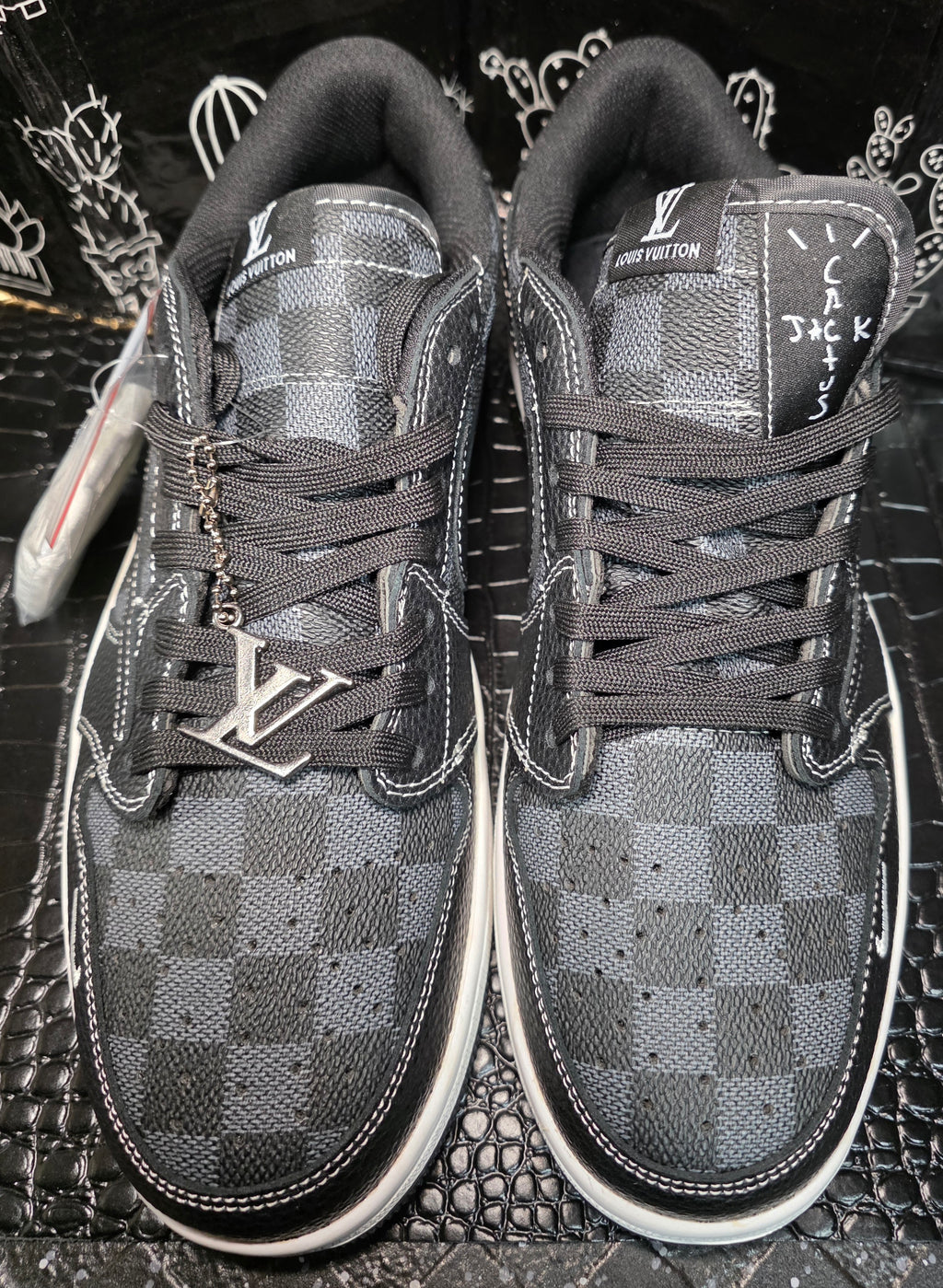 Jordan 1 Low “Cactus Jack-Designer Styled"- fantasy collab - US 11 — New