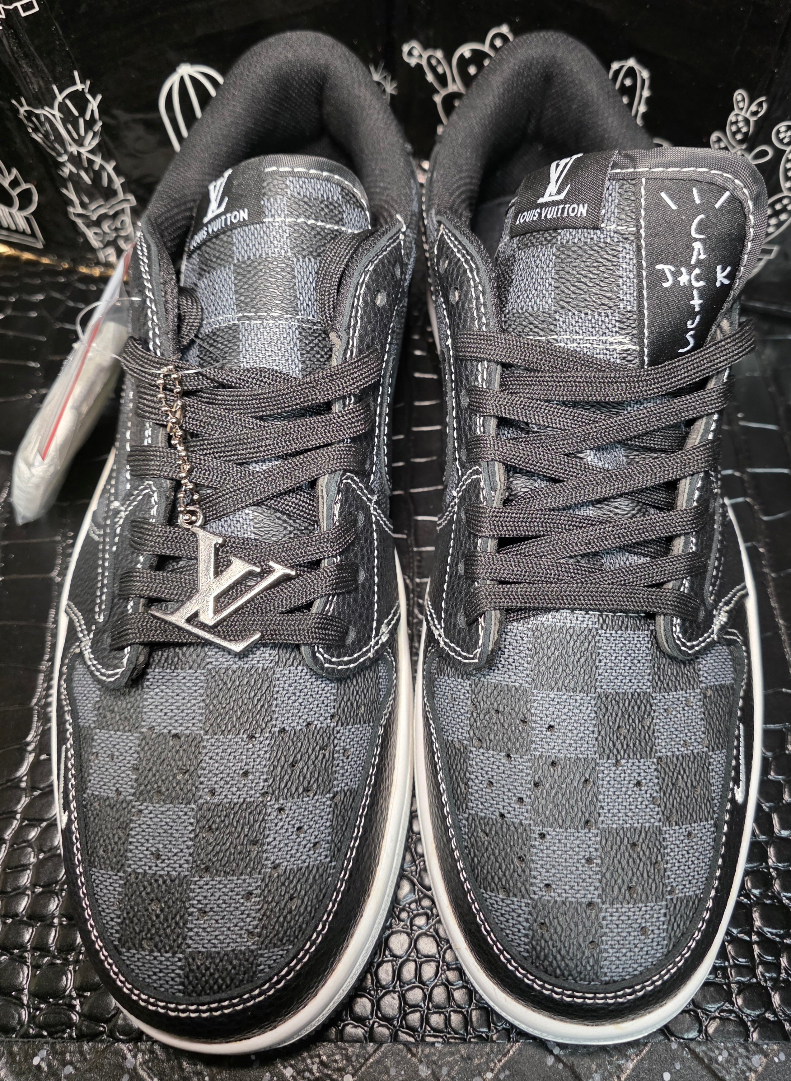 Jordan 1 Low “Cactus Jack-Designer Styled"- fantasy collab - US 11 — New