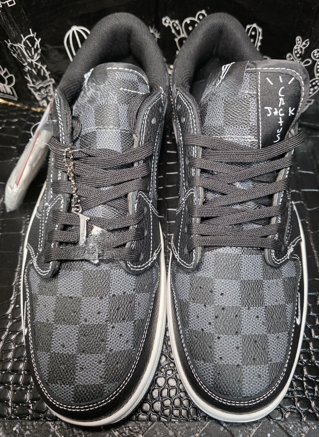 Jordan 1 Low “Cactus Jack-Designer Styled"- fantasy collab - US 11 — New