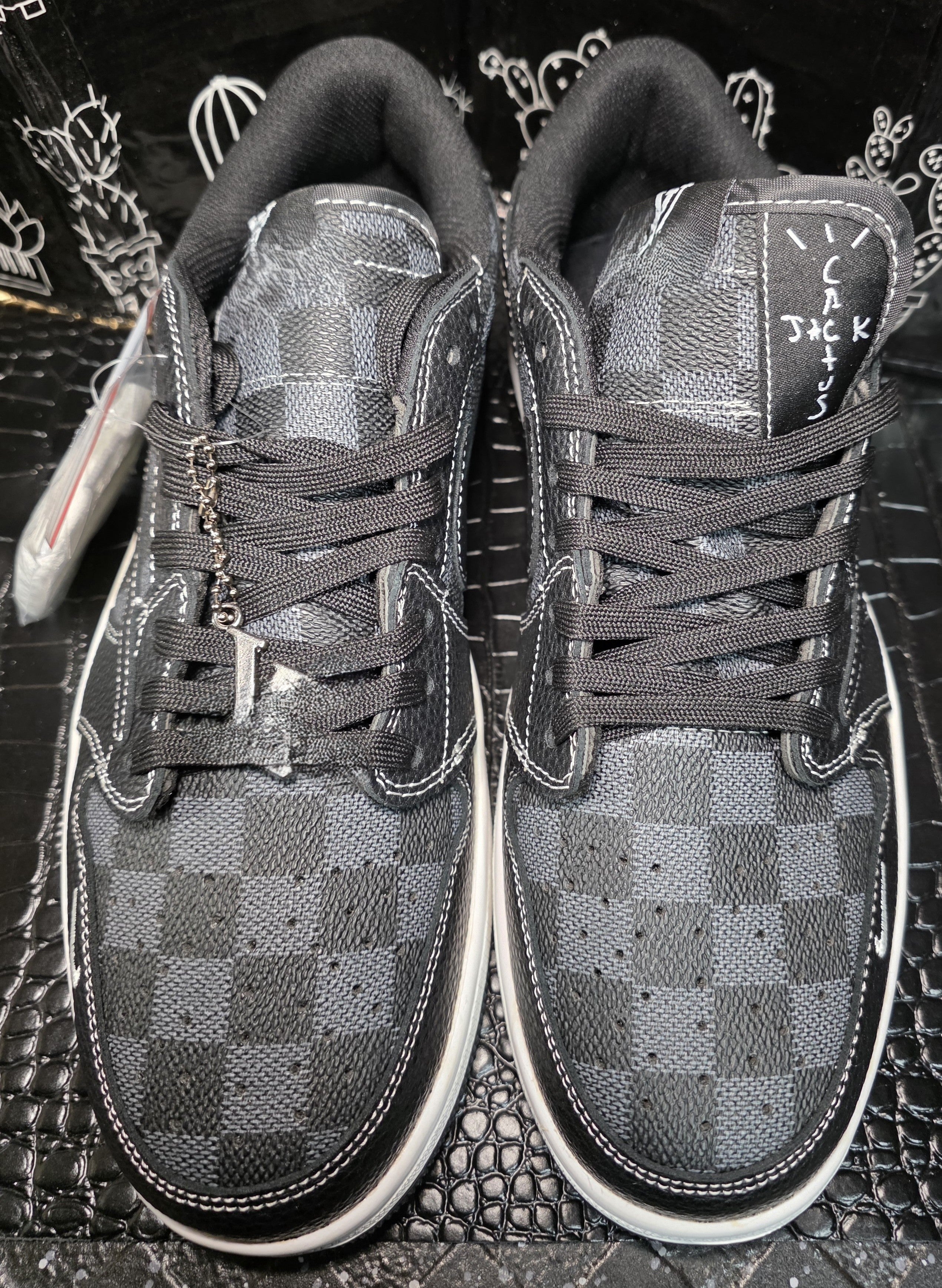 Jordan 1 Low “Cactus Jack-Designer Styled"- fantasy collab - US 11 — New