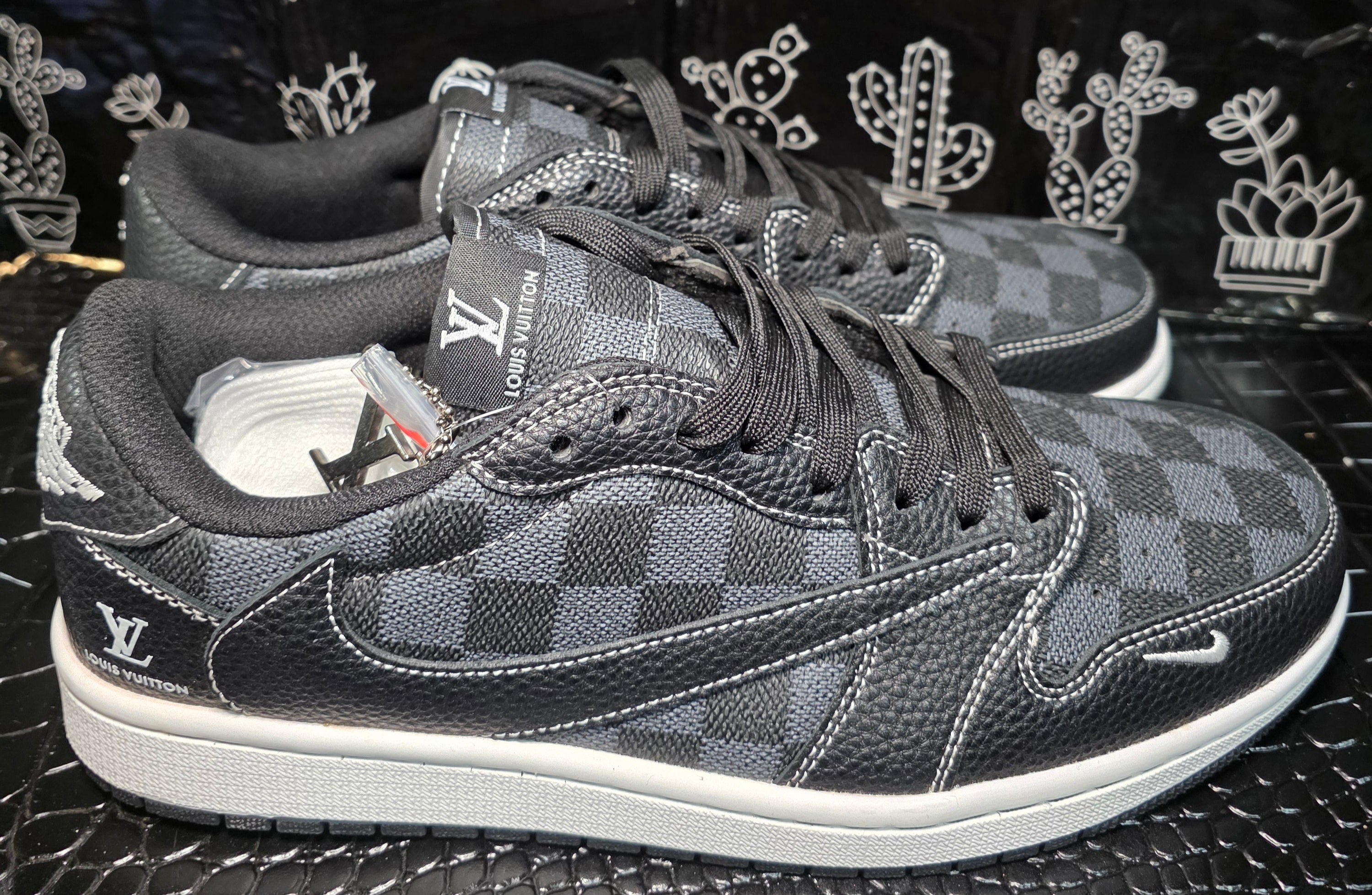 Jordan 1 Low “Cactus Jack-Designer Styled"- fantasy collab - US 11 — New