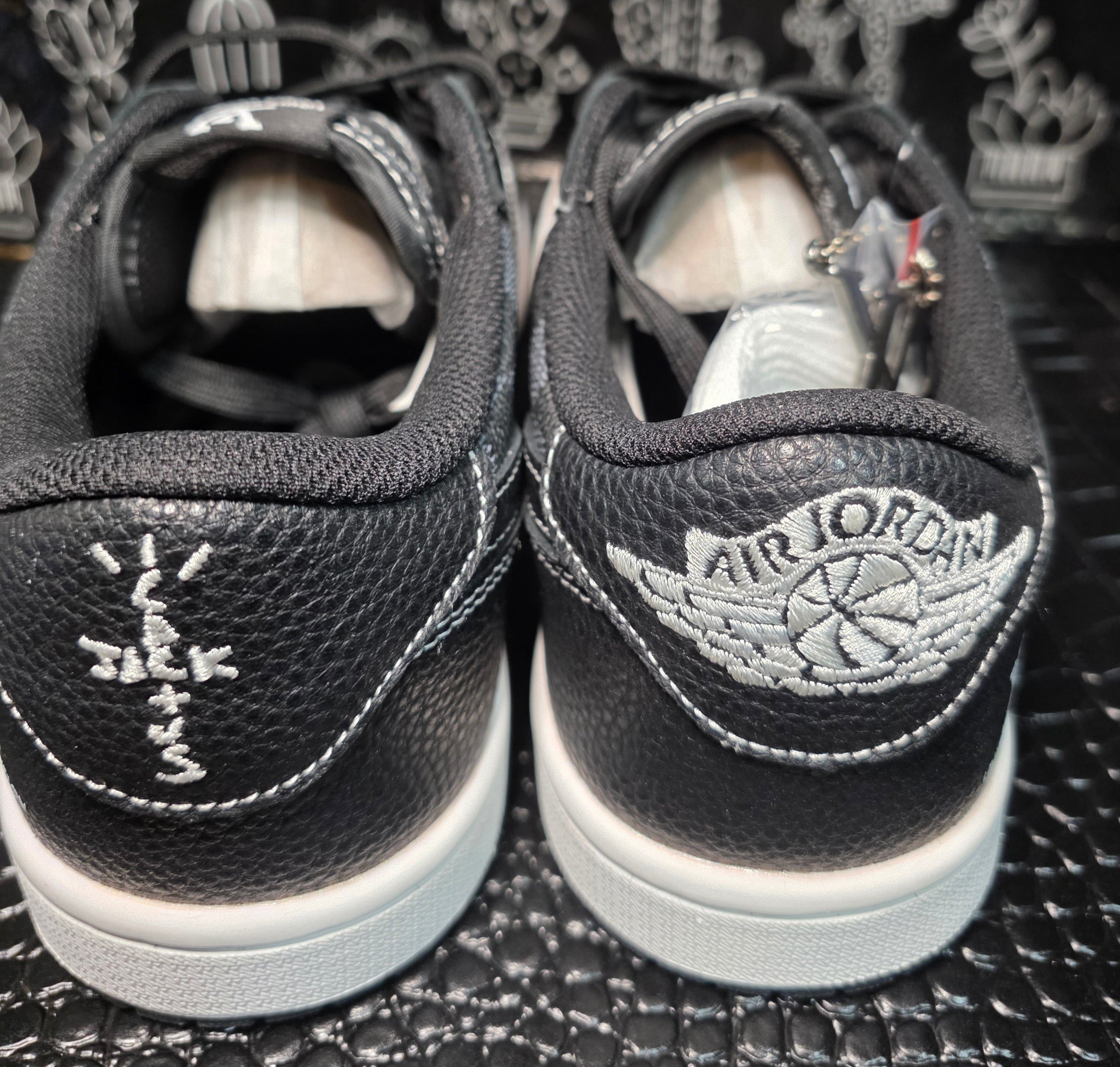 Jordan 1 Low “Cactus Jack-Designer Styled"- fantasy collab - US 11 — New