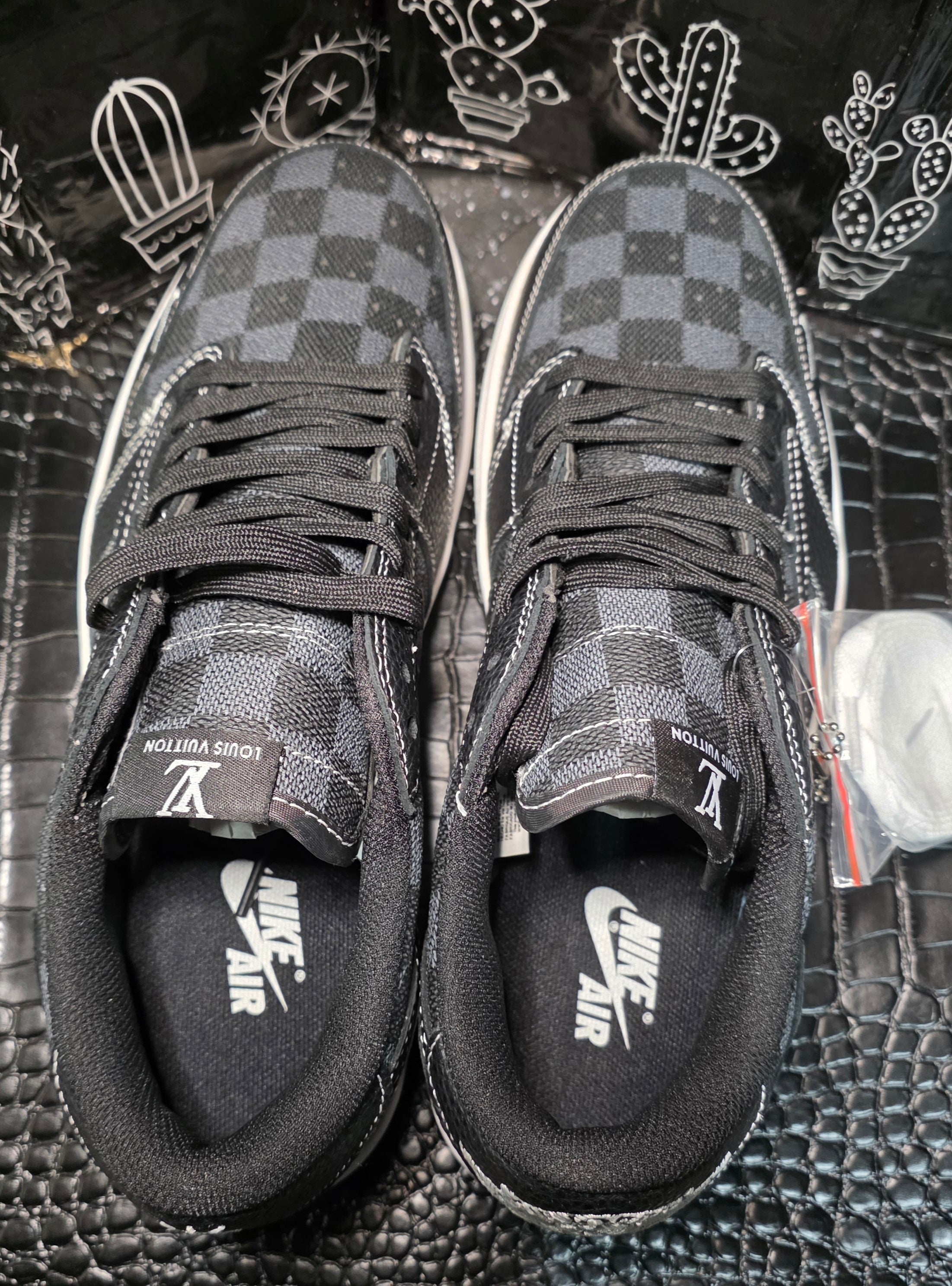 Jordan 1 Low “Cactus Jack-Designer Styled"- fantasy collab - US 11 — New