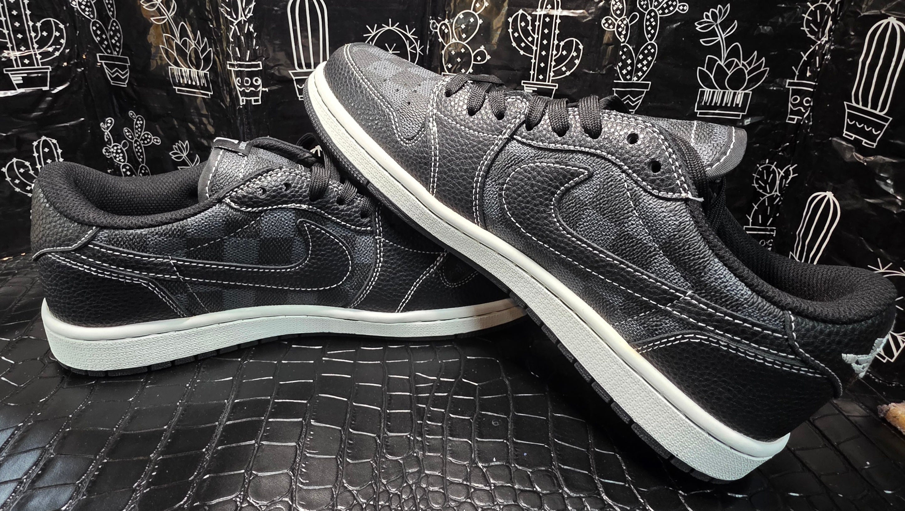 Jordan 1 Low “Cactus Jack-Designer Styled"- fantasy collab - US 11 — New