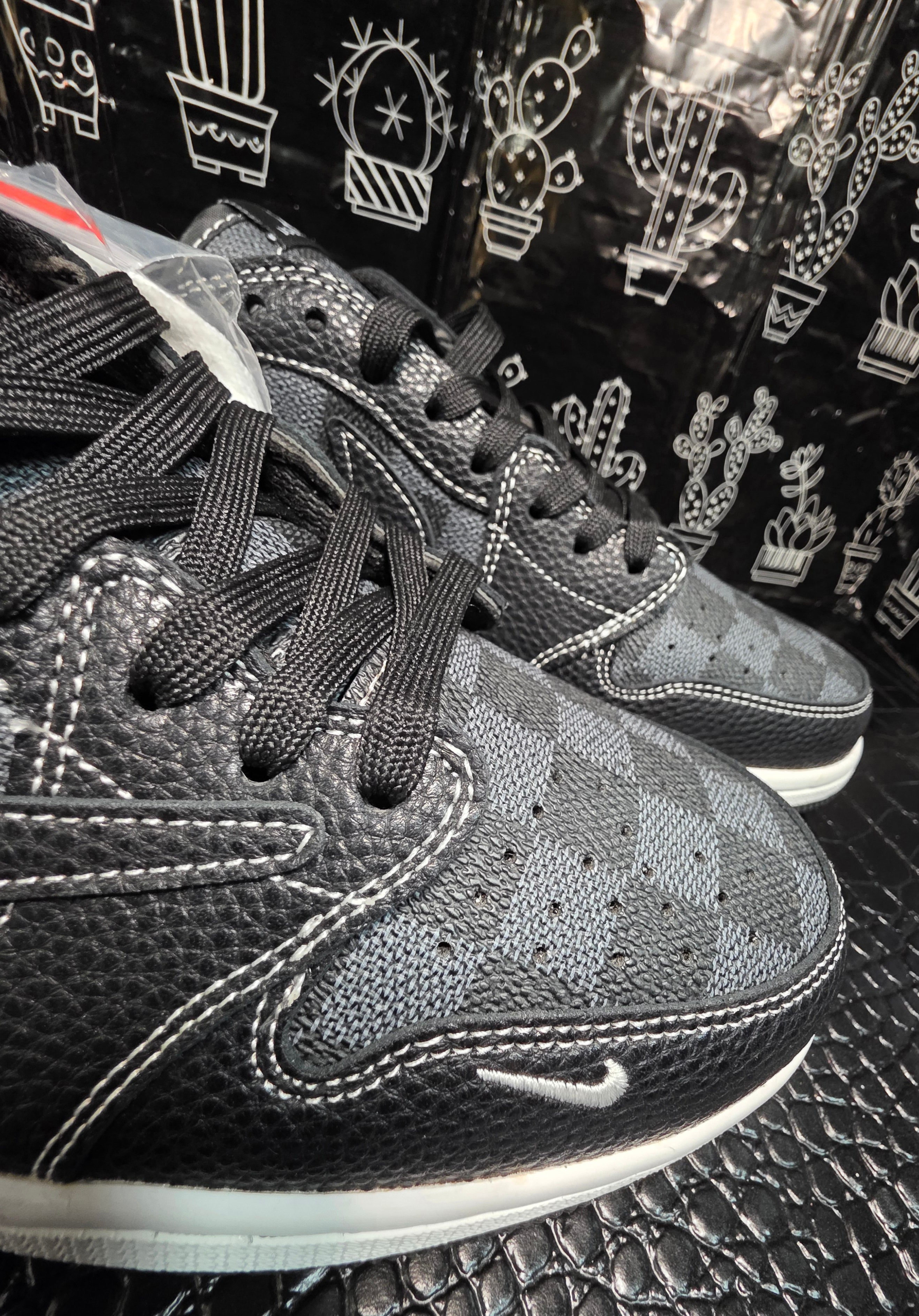 Jordan 1 Low “Cactus Jack-Designer Styled"- fantasy collab - US 11 — New