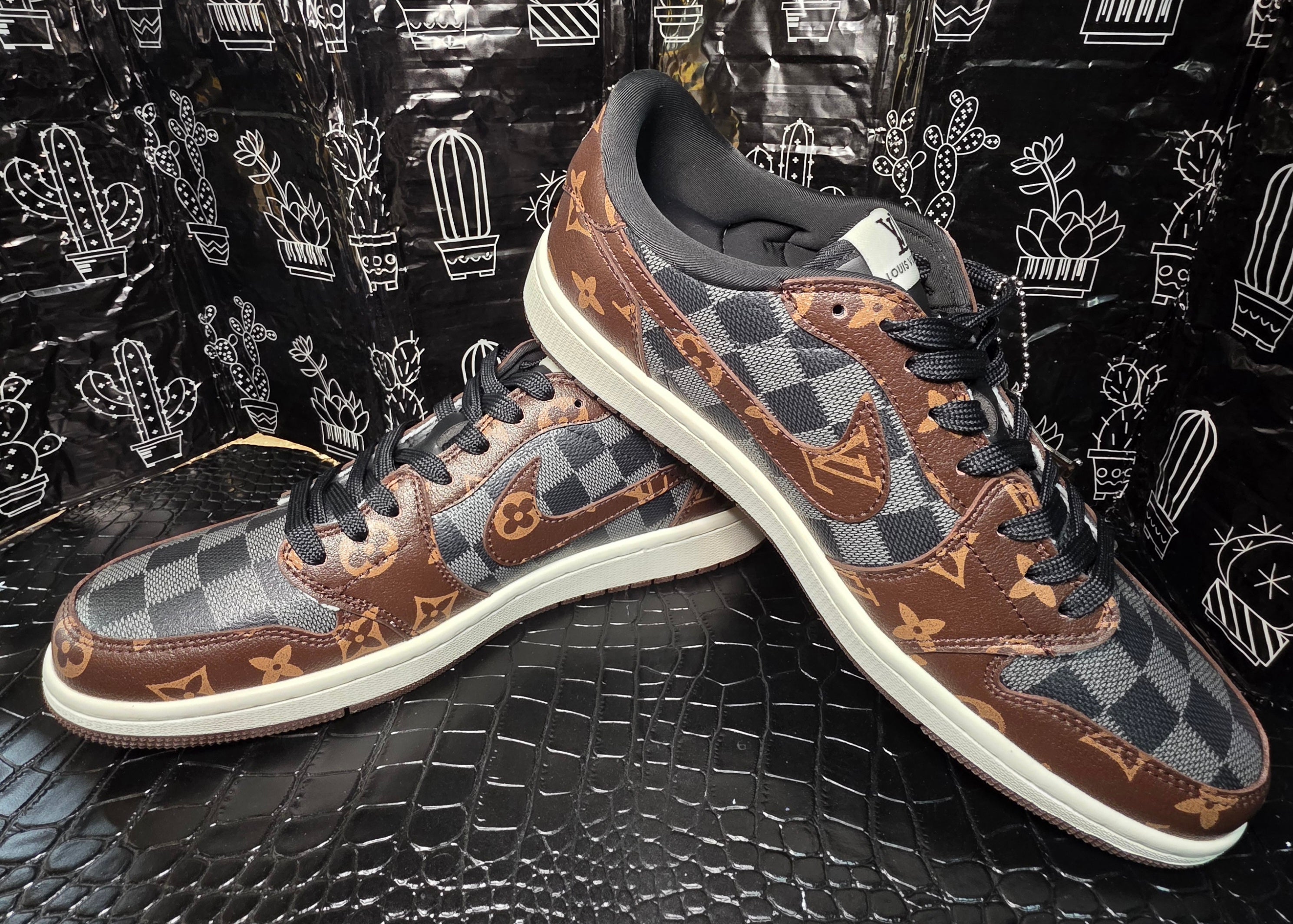 Jordan 1 Low “Cactus Jack-Designer Styled"- fantasy collab-Brown US 11 — New