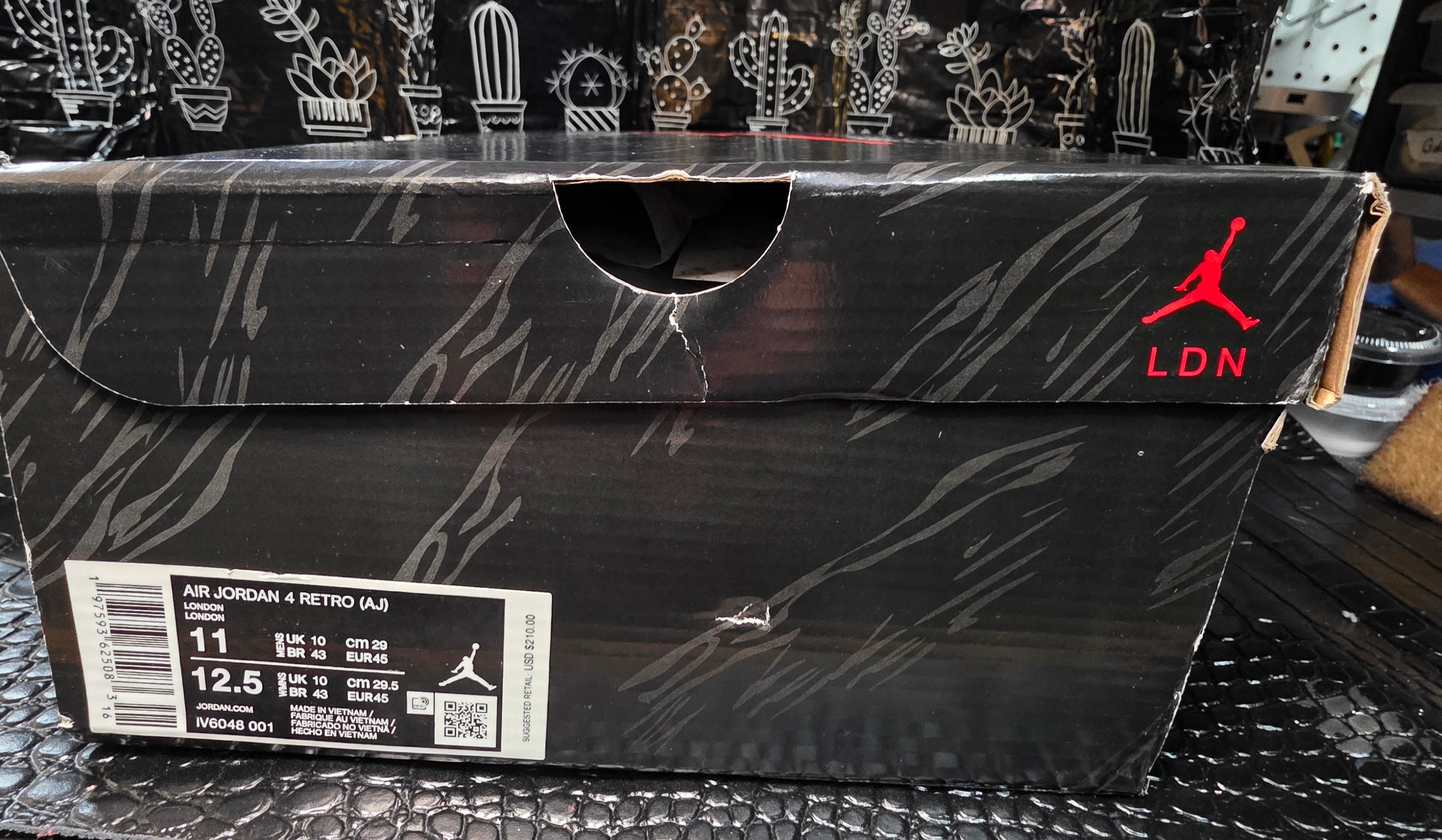 Jordan 4 Pre-Drop " London's" sizes-Men's (US 11, 12)