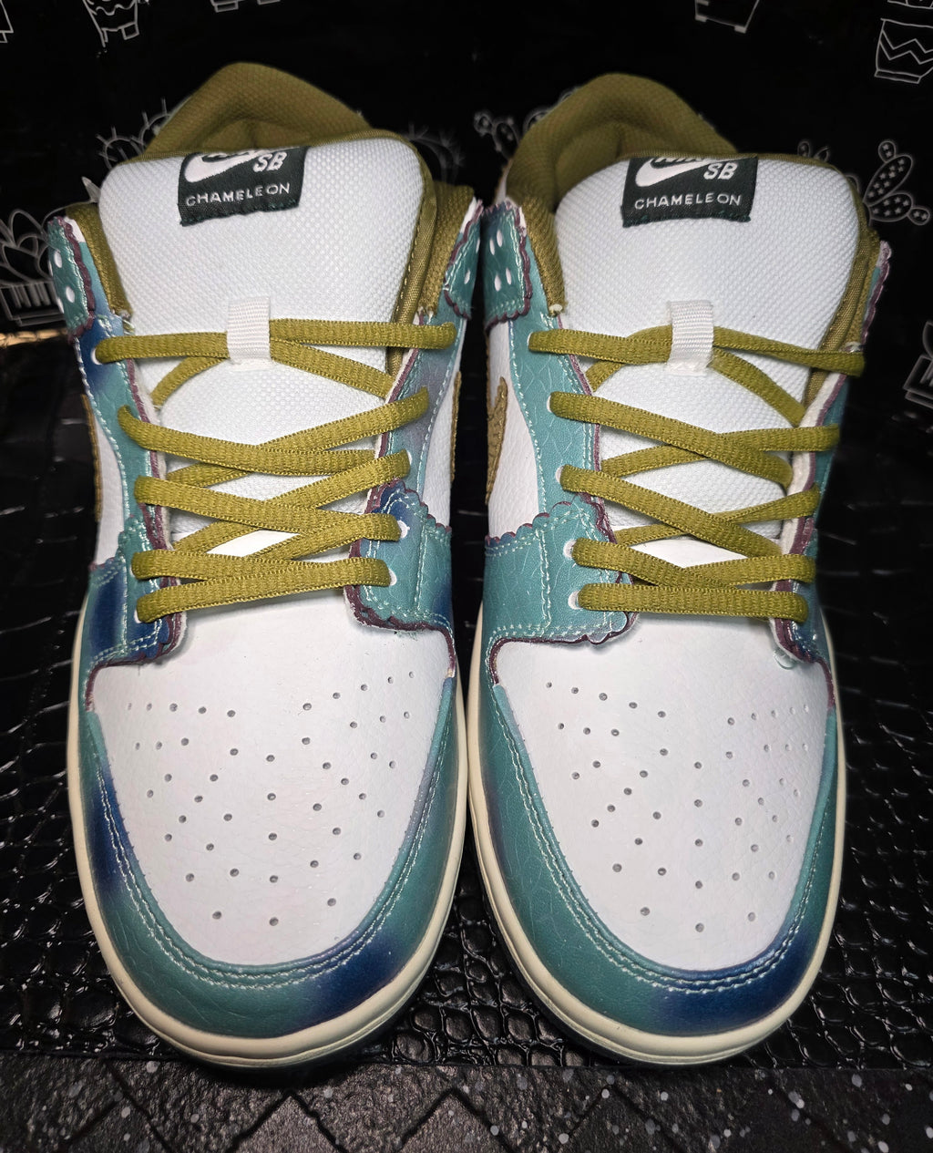 Nike SB Dunk Low “Chameleon" Inspired Design US 11 — New