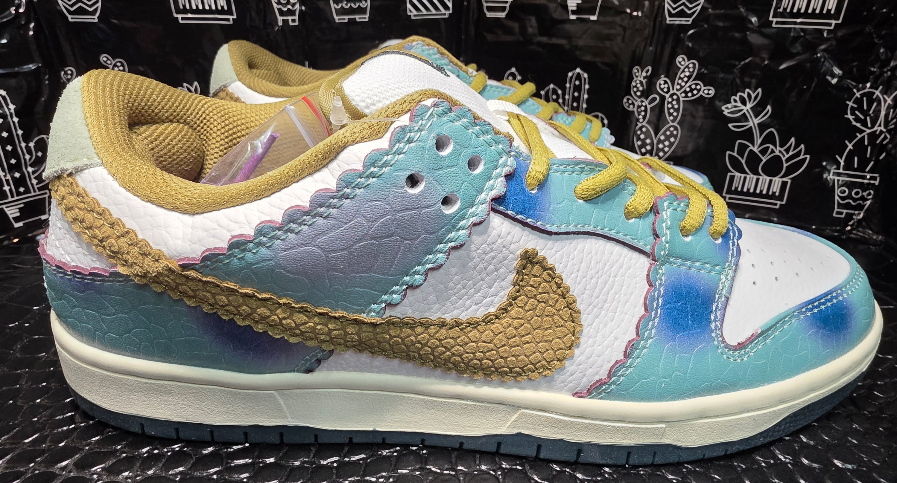 Nike SB Dunk Low “Chameleon" Inspired Design US 11 — New