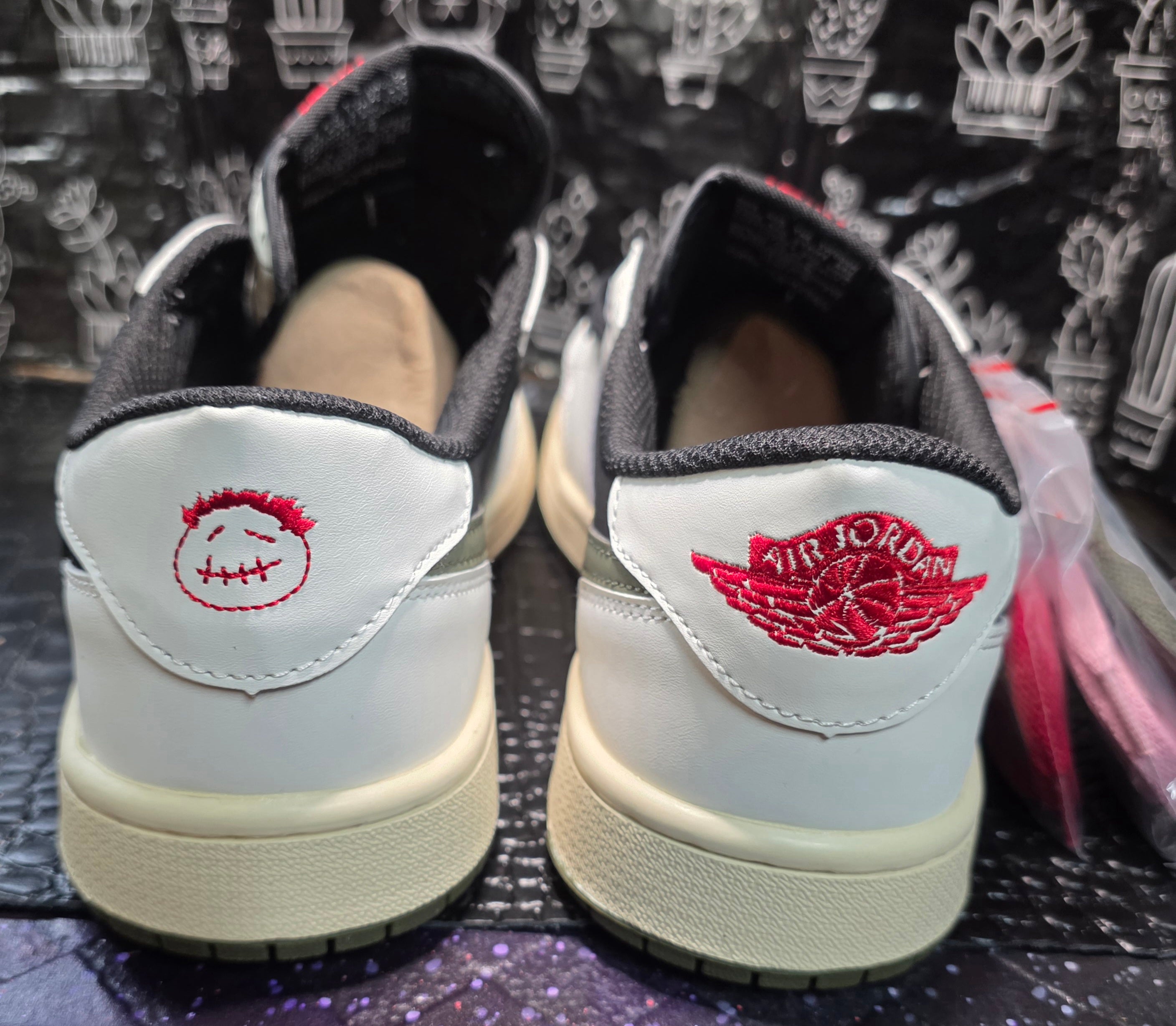 Jordan 1 Low “Travis Scott Inspired – Cream/Olive/Black.” US 11