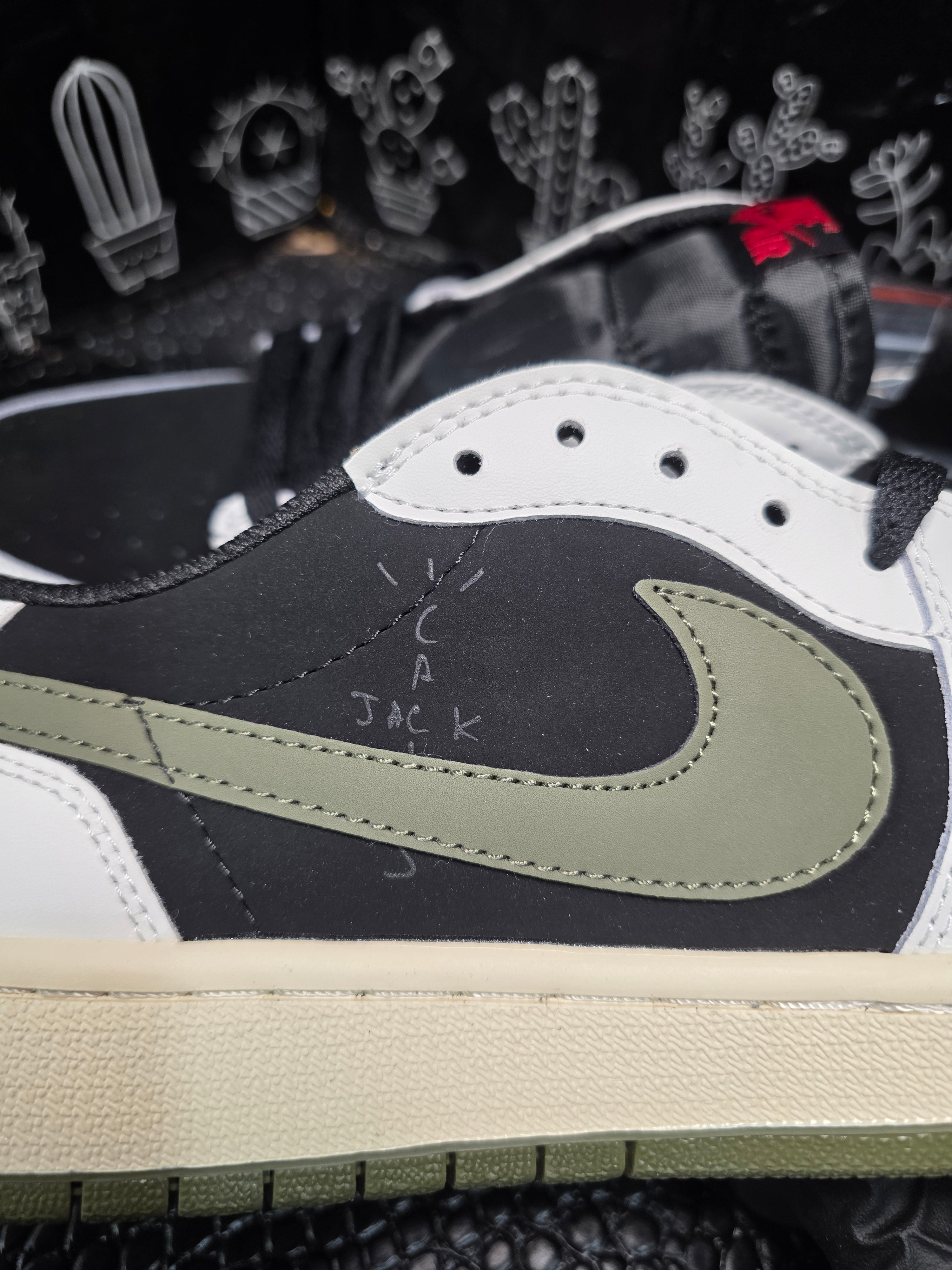 Jordan 1 Low “Travis Scott Inspired – Cream/Olive/Black.” US 11