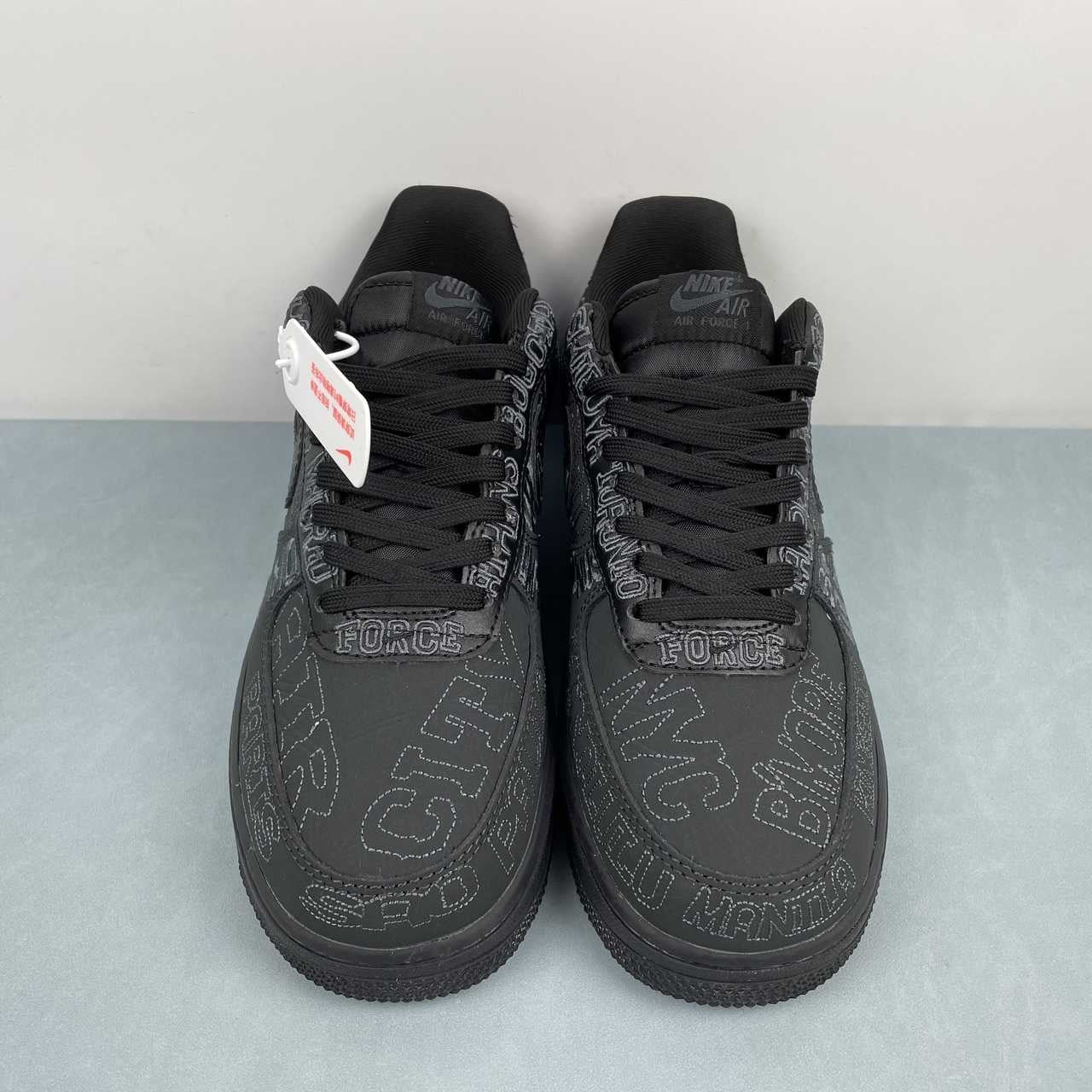 AF1-030 World Tour '82 – heel close-up showing TOUR '82 rhinestone embroidery on both shoes