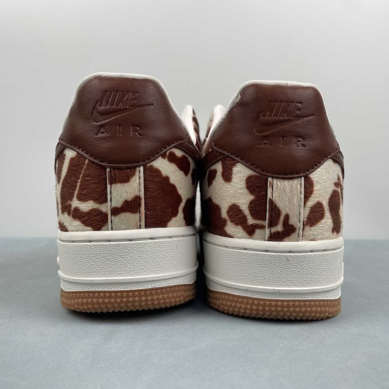 AF1-031 Cow Print Brown/Cream – heel view showing brown leather tab with embossed NIKE AIR and gum outsole