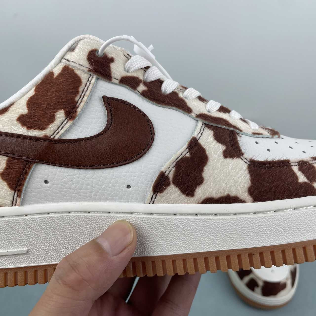 AF1-031 Cow Print Brown/Cream – rear heel close-up, brown pony hair upper and honey gum outsole