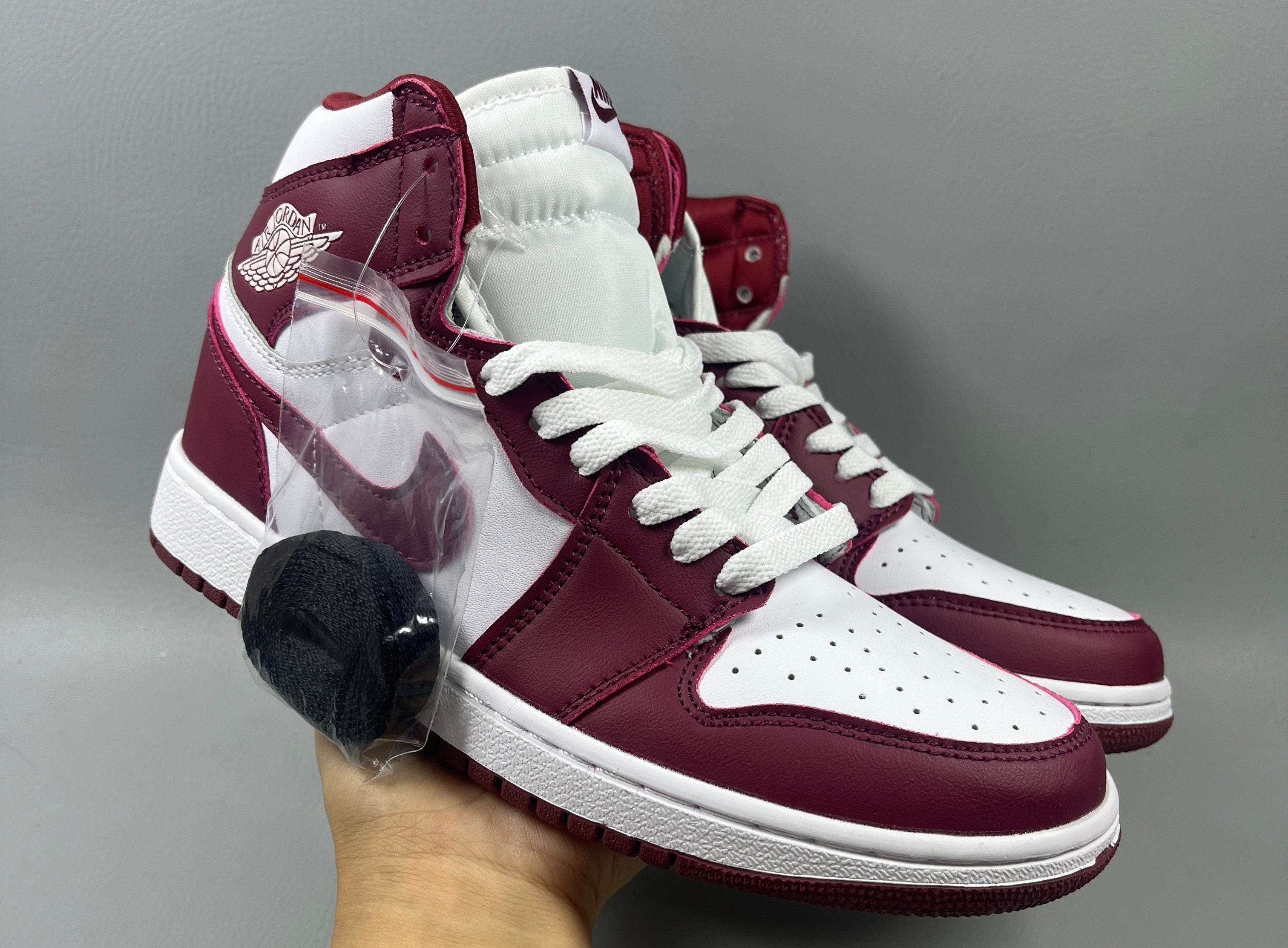 Jordan 1 High – Design-Inspired "Maroon Heritage" Custom Tribute Build AJ1-MRHN-INS-007