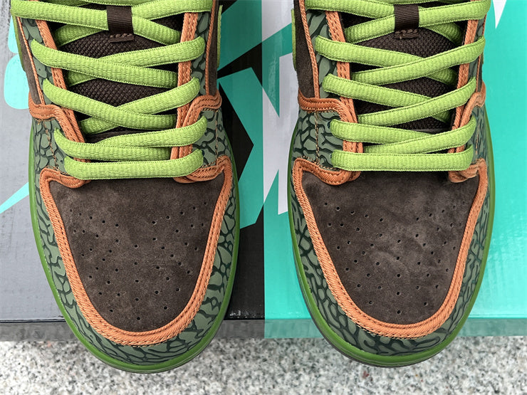 SBDNK‑005 — Nike SB Dunk Low “De La Soul” — Brown/Green/Graphic — Design‑Inspired