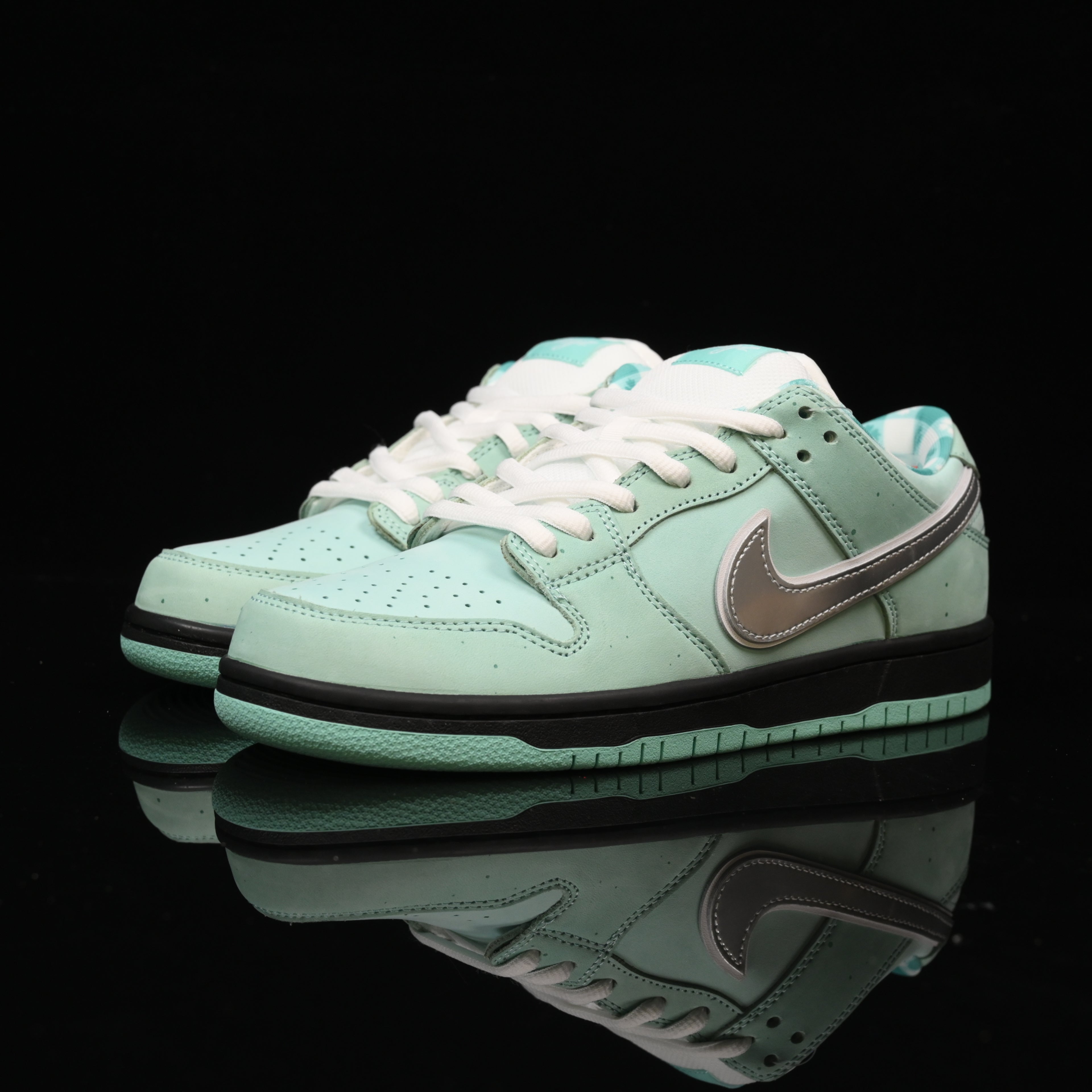 Nike SB Dunk Low – Design-Inspired "TAGZ Diamond Lobsters" Custom Tribute Build SBDNK‑072