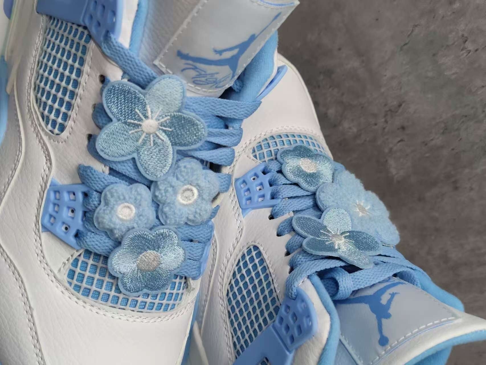 Jordan 4 – Design-Inspired "Forget Me Nots" Custom Tribute Build AJ4-FORGETMENOT-417
