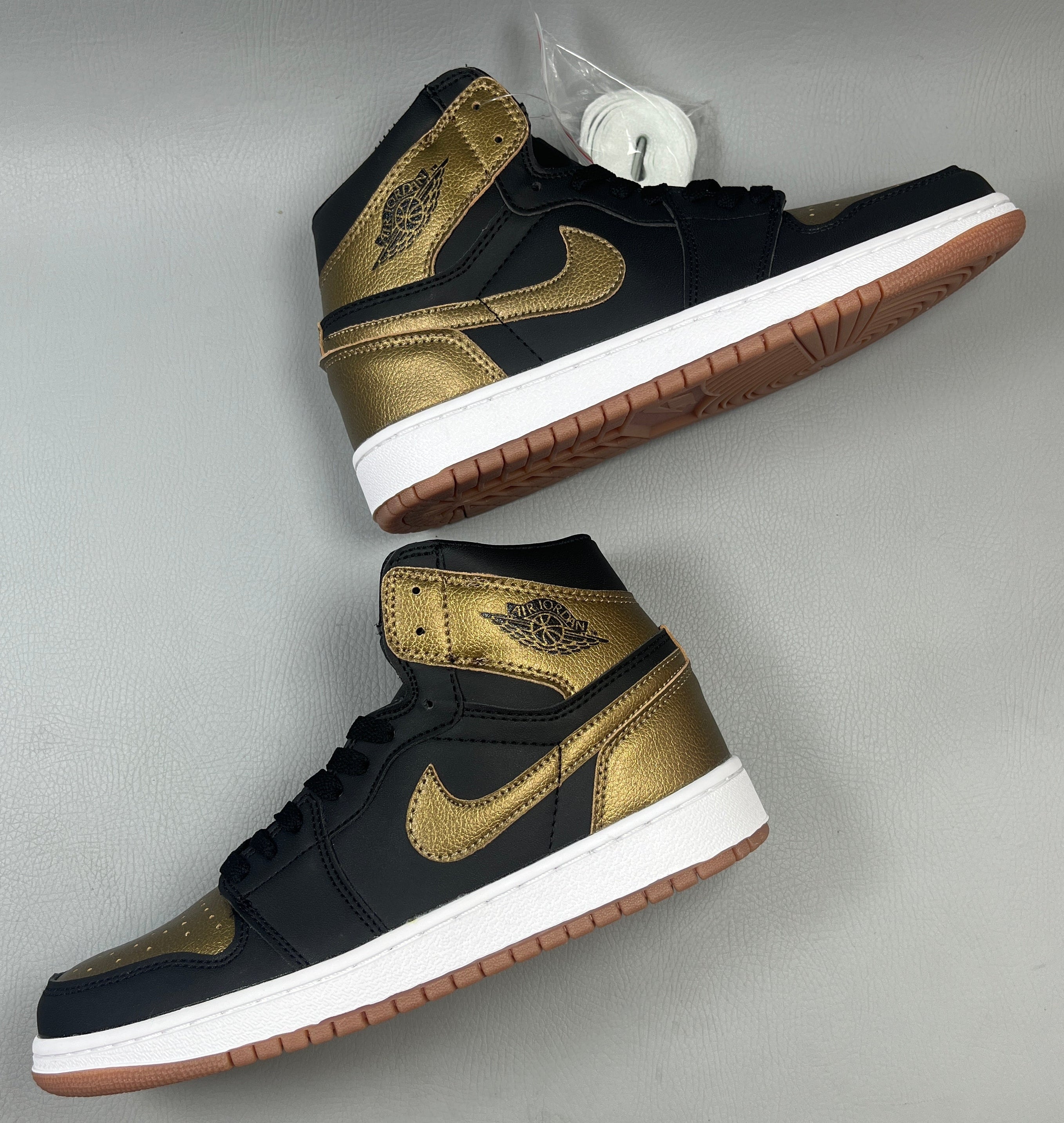 Jordan 1 High – Design-Inspired "Gold Toe Classic" Custom Tribute Build AJ1-GLDT-CLS-011