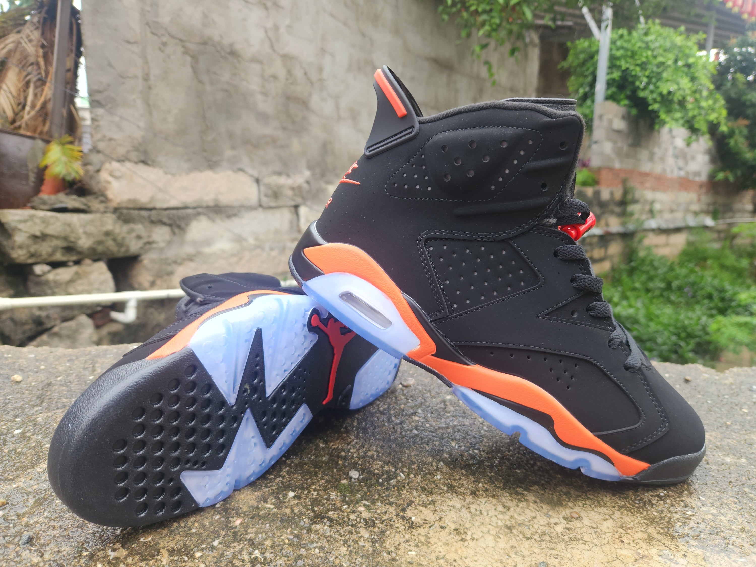 601 — Jordan 6 “Reverse Infrared” — Design‑Inspired Sneaker