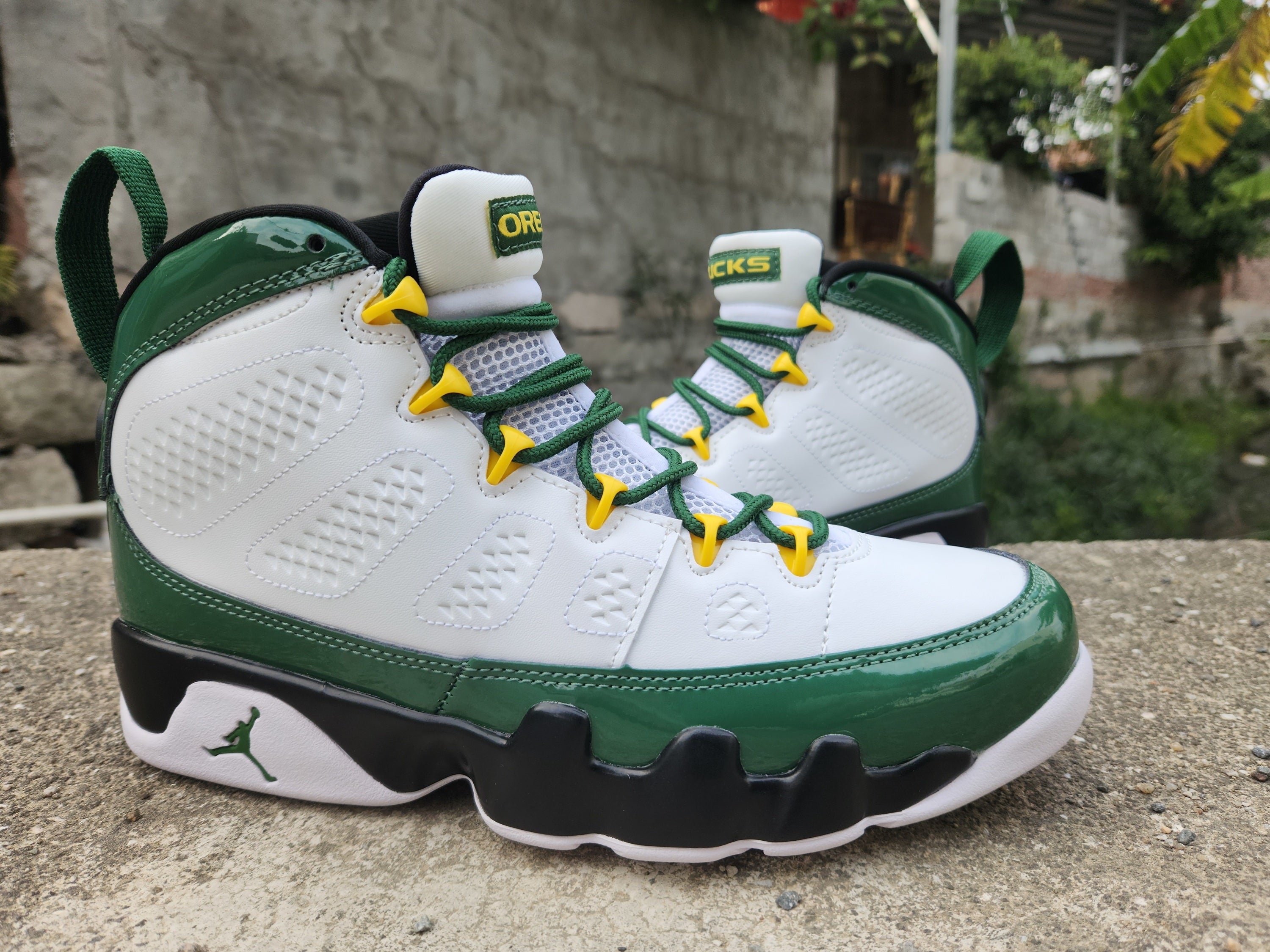 910 — Jordan 9 “White/Green Patent” — Design‑Inspired
