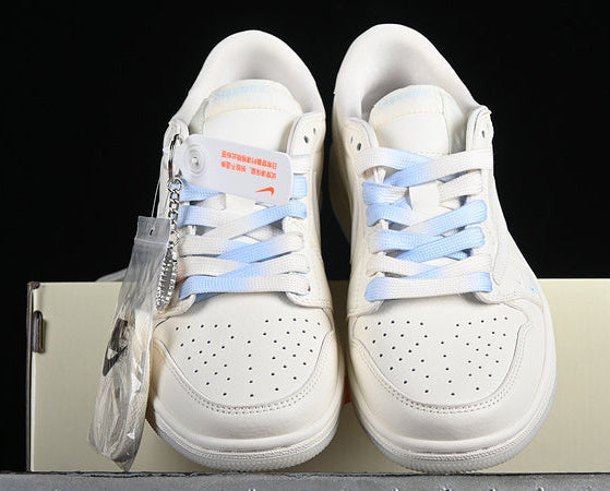 TS‑SB‑052 — SB Dunk “Travis Scott Supreme White/Carolina” — Fantasy Build
