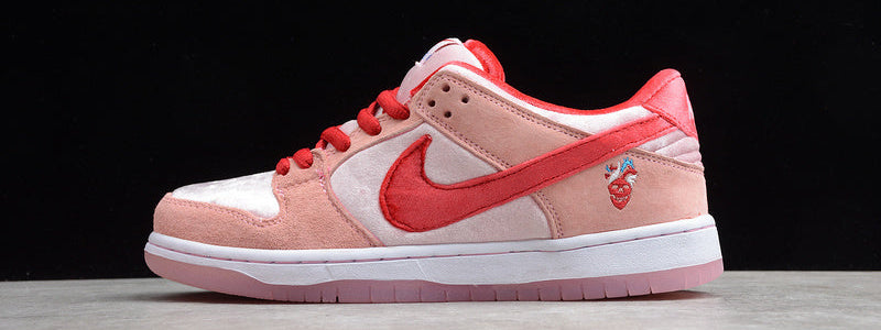 SB Dunk Low – Design-Inspired "StrangeLove" Custom Tribute Build SBDNK-085
