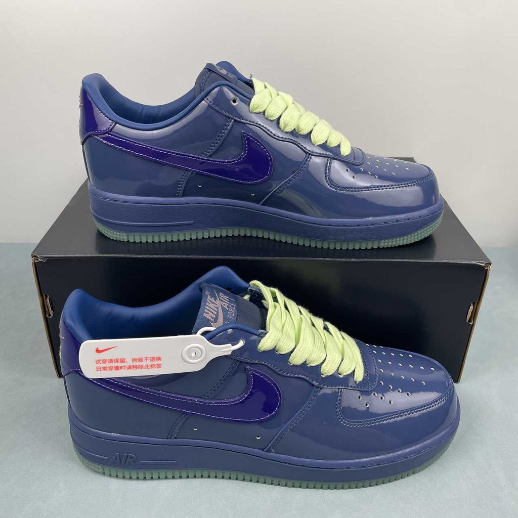 AF1-036 Tonal Navy Patent – rear heel view showing purple patent heel tab with gold NIKE AIR embroidery, pair side by side