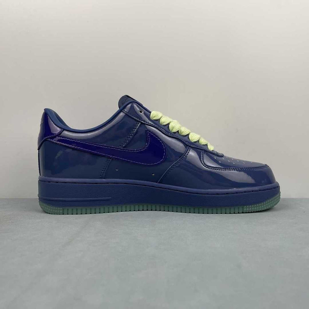 AF1-036 Tonal Navy Patent – pair on box hero shot