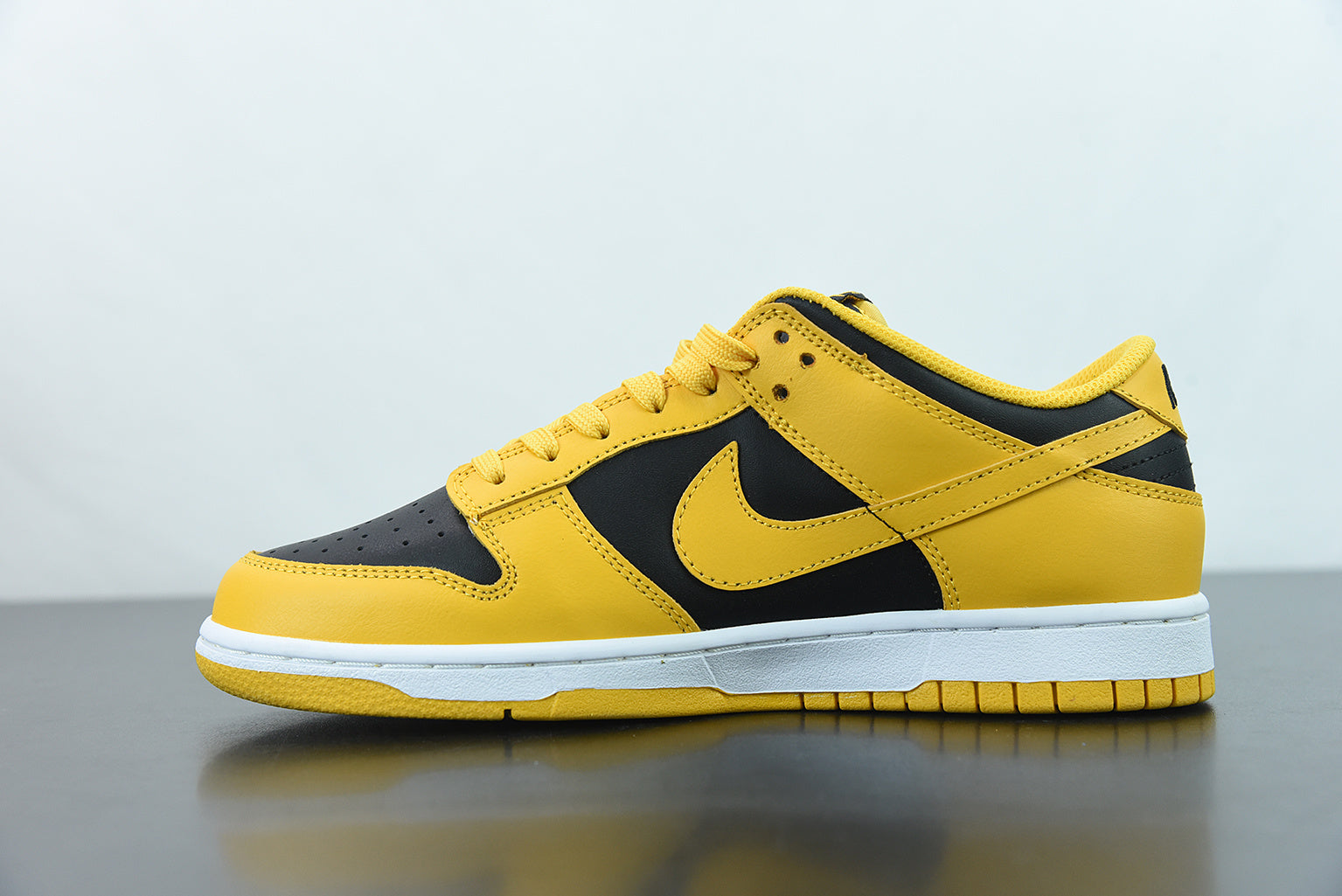 SBDNK‑035 — Nike SB Dunk Low “Bruce Lee” — Design‑Inspired