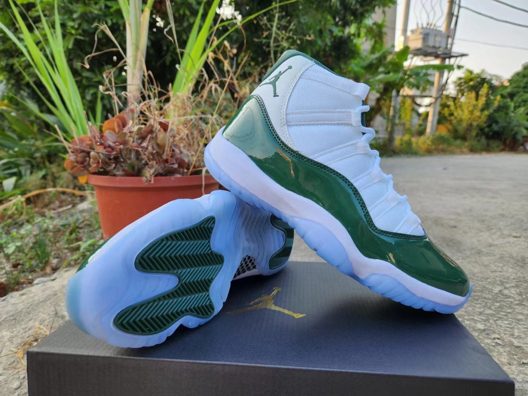 Jordan 11 – Design‑Inspired "Emerald Mist" Custom Fantasy Build AJ11‑EMRLD‑1129