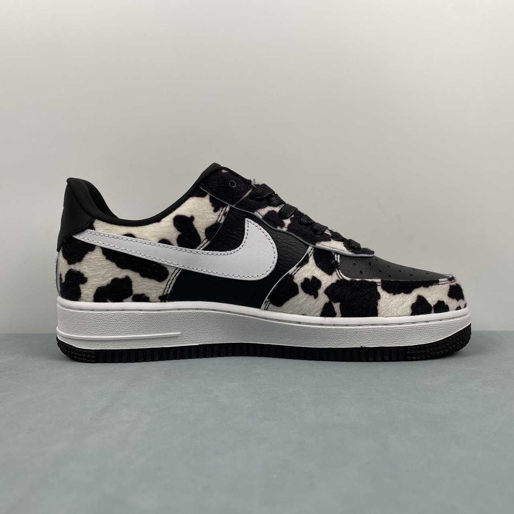 AF1-031 Cow Print Black/White – single shoe lateral view on box