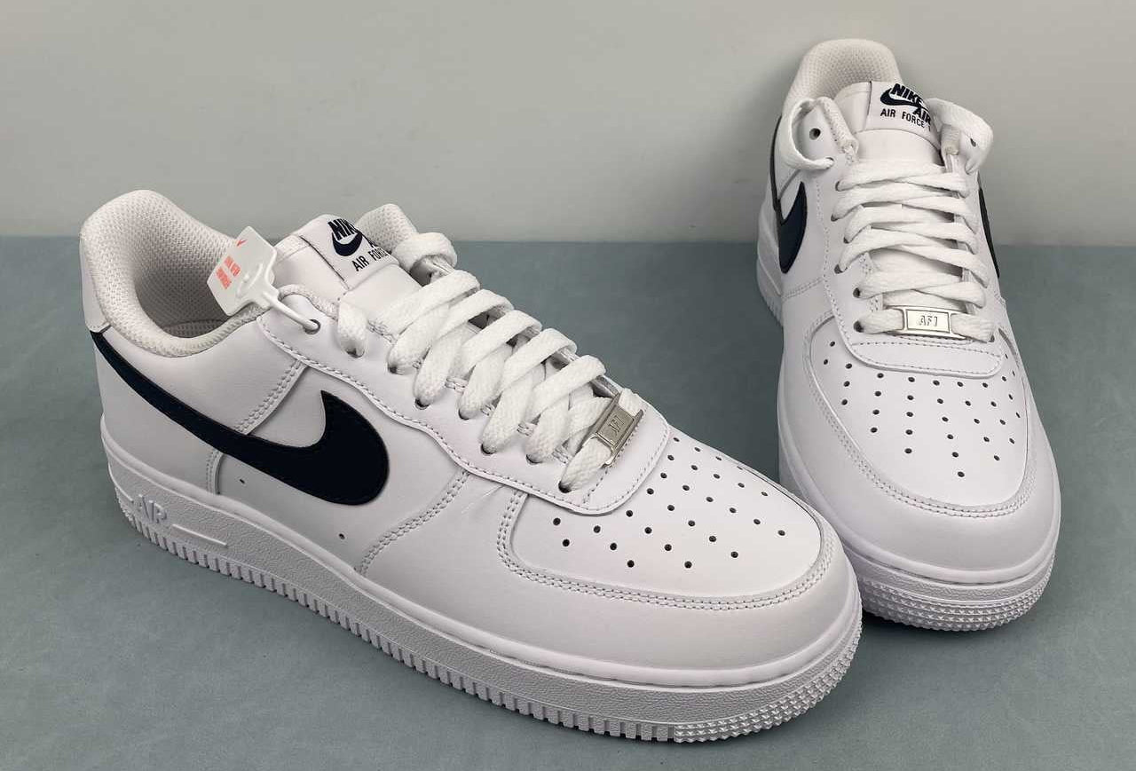 AF1-040 USA Soccer Tribute – top-down pair view showing silver AF1 dubrae, white laces, and NIKE AIR FORCE 1 tongue branding