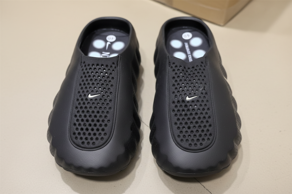 Nike Slides Pair - No Hand