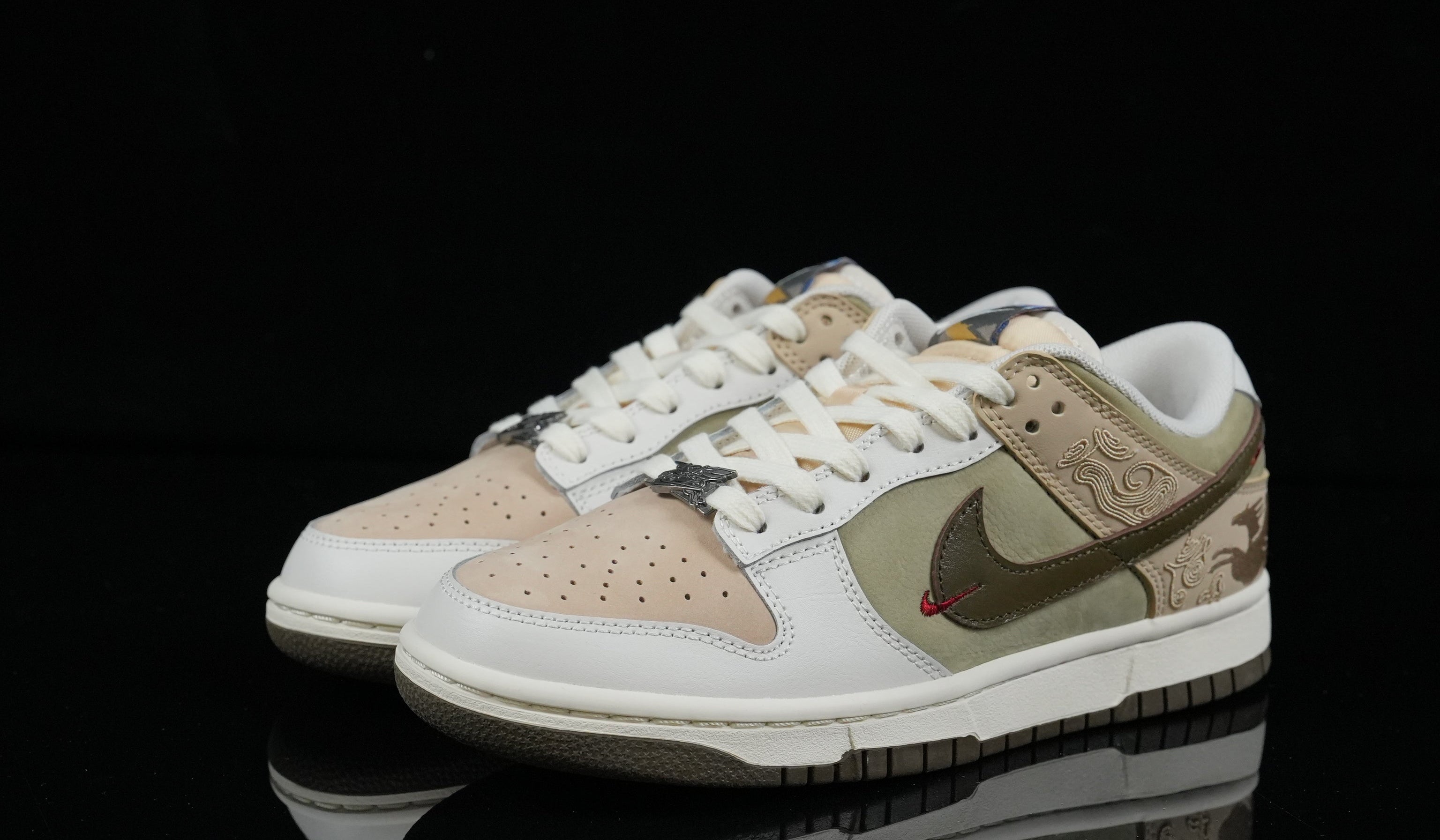 SB Dunk Low – Design-Inspired "Pegasus" Custom Tribute Build SBDNK-087