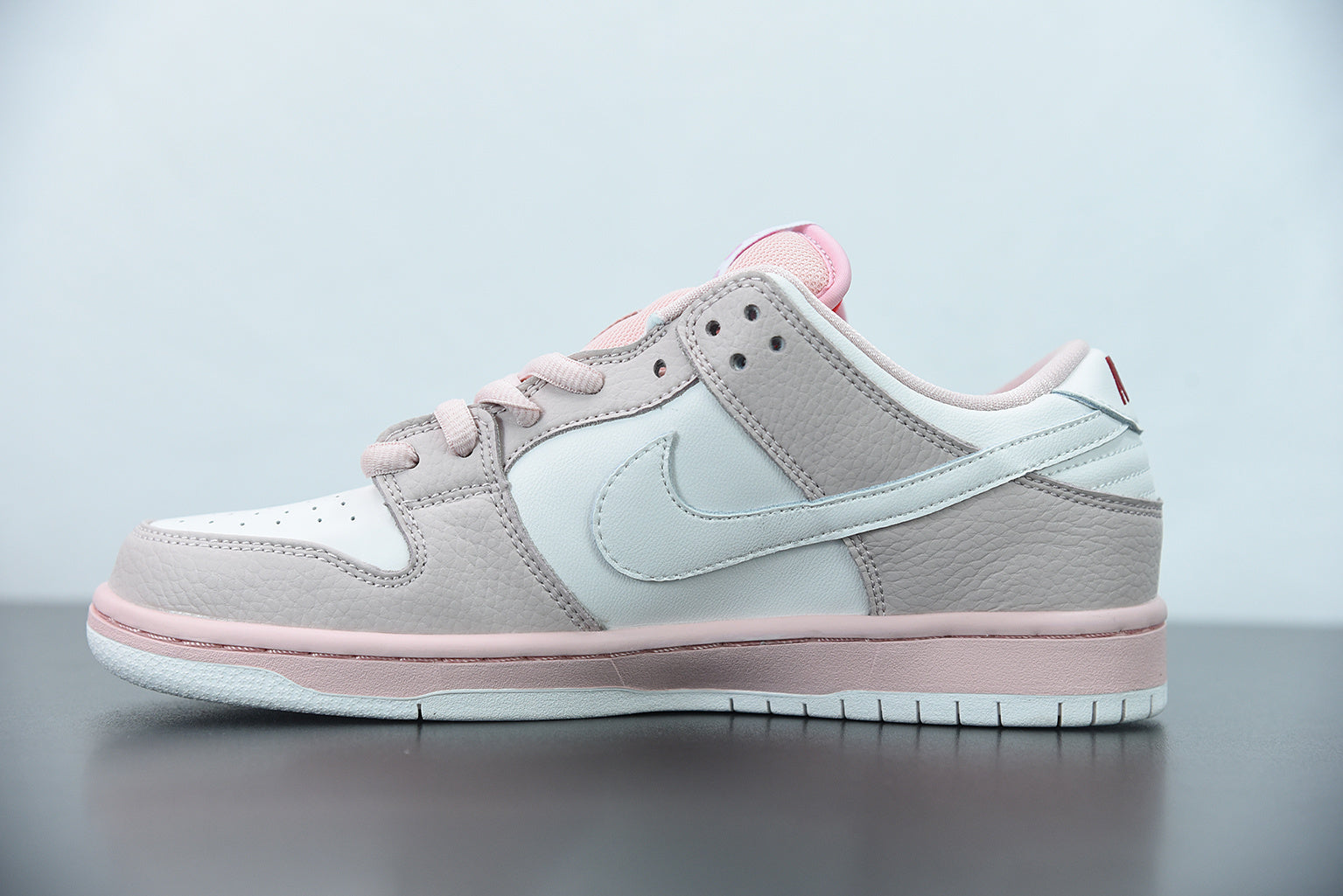 SB Dunk Low – Design-Inspired "Pink Pigeon" Custom Tribute Build SBDNK-083