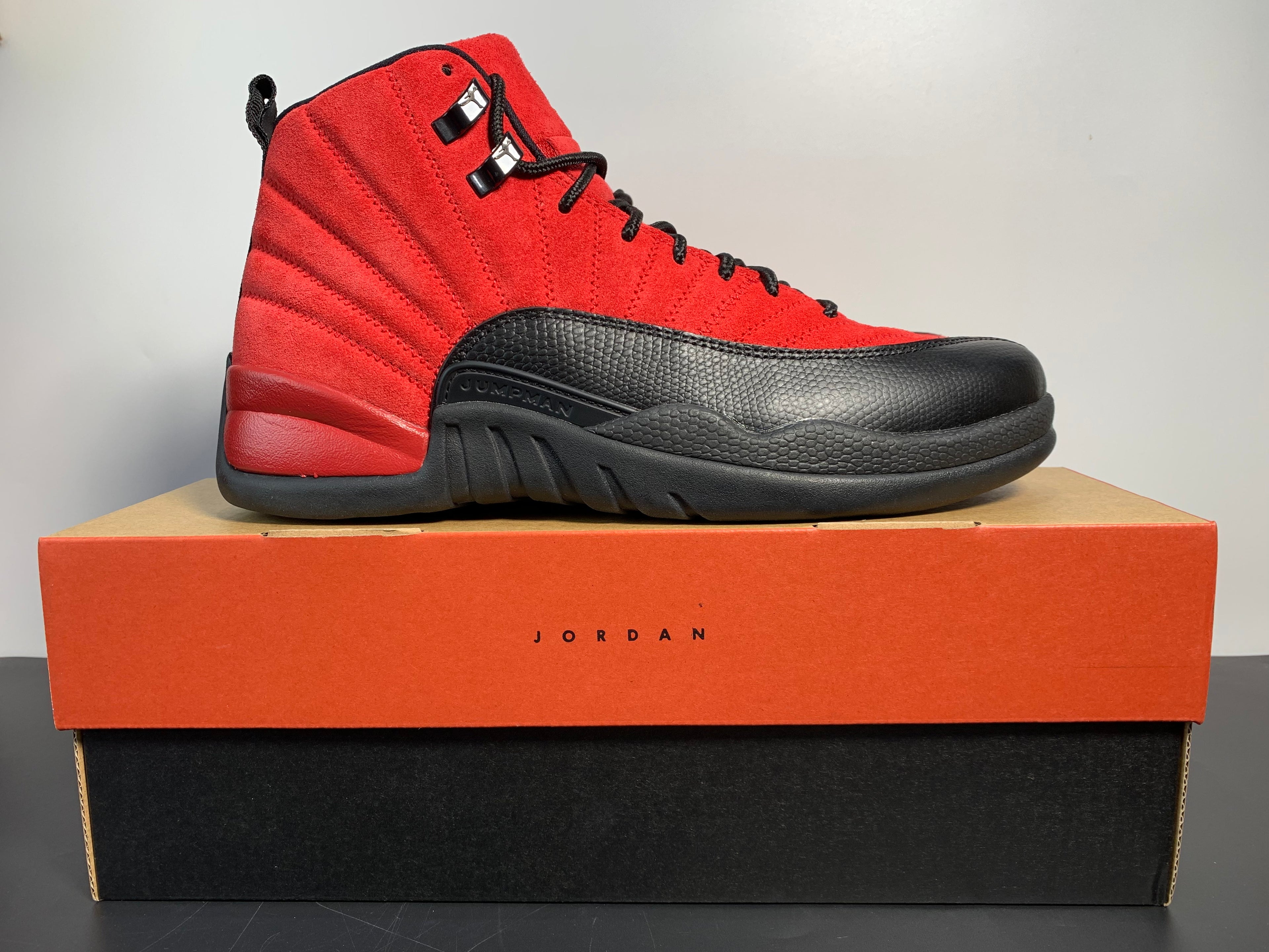Jordan 12 – Design‑Inspired "Reverse Flu Game" Tribute AJ12‑RFG‑1222