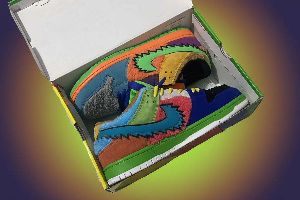 Sneakers in Box - Gradient Background